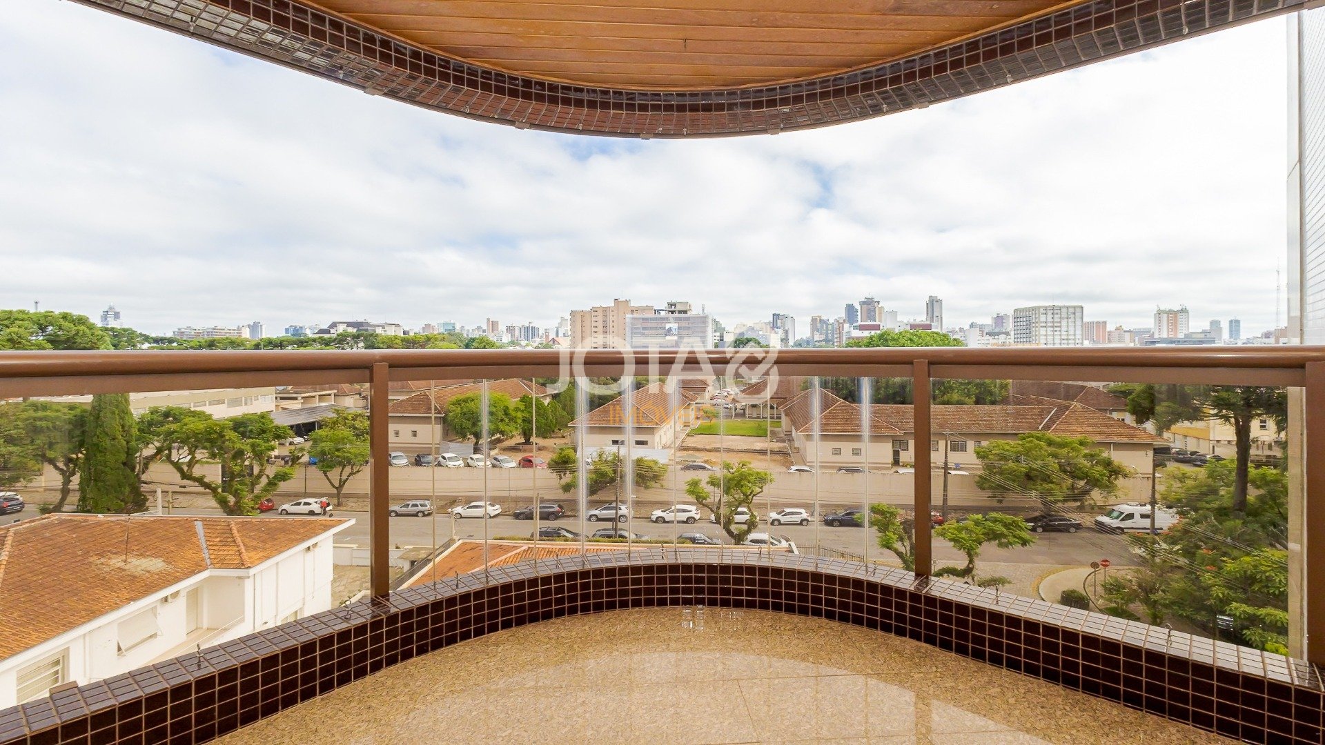 APARTAMENTO COM 4 QUARTOS NO BATEL