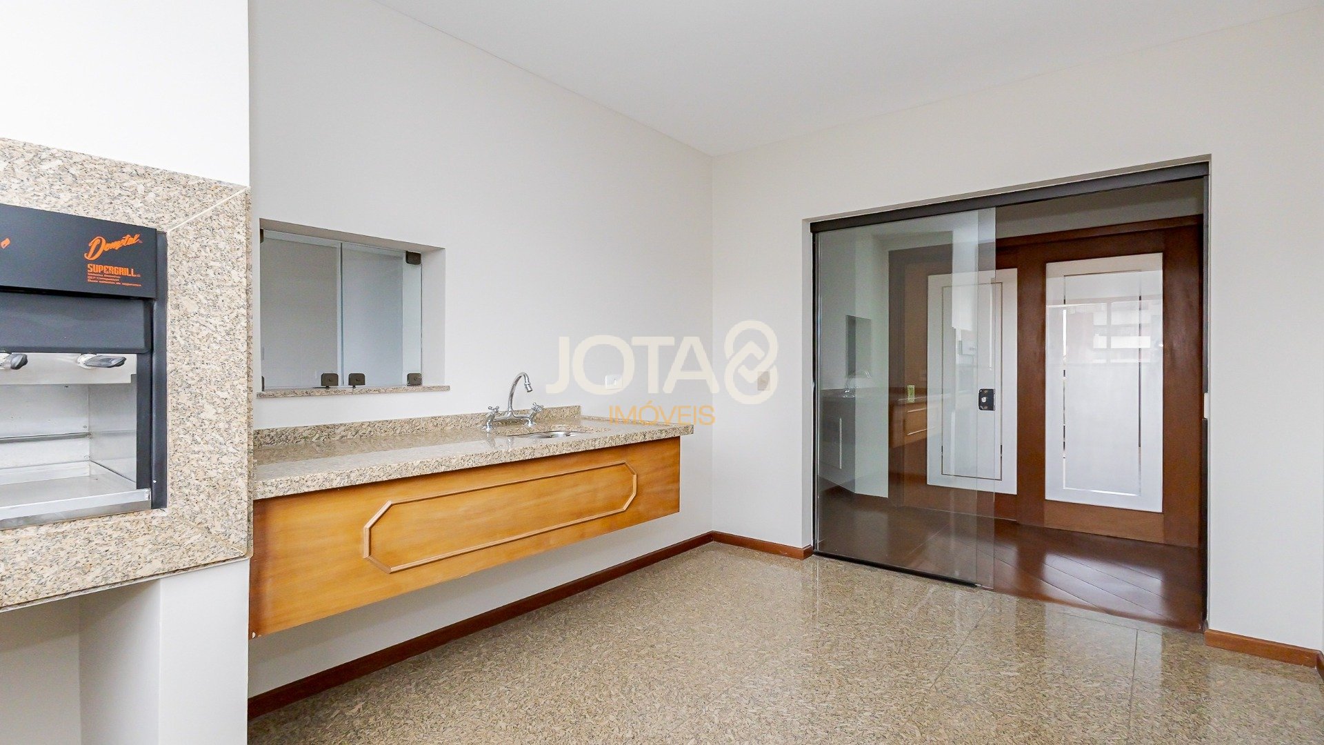 APARTAMENTO COM 4 QUARTOS NO BATEL