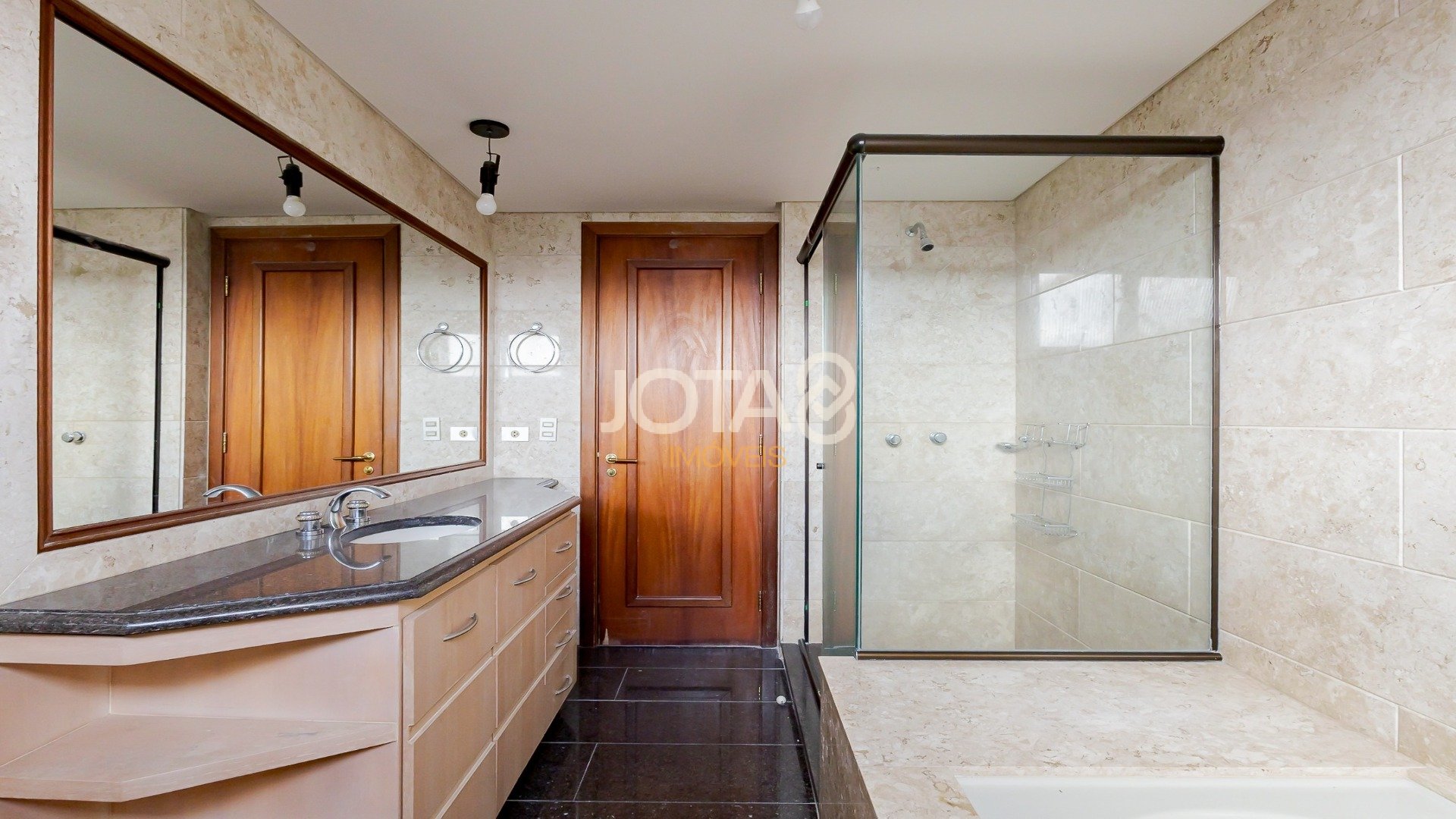 APARTAMENTO COM 4 QUARTOS NO BATEL