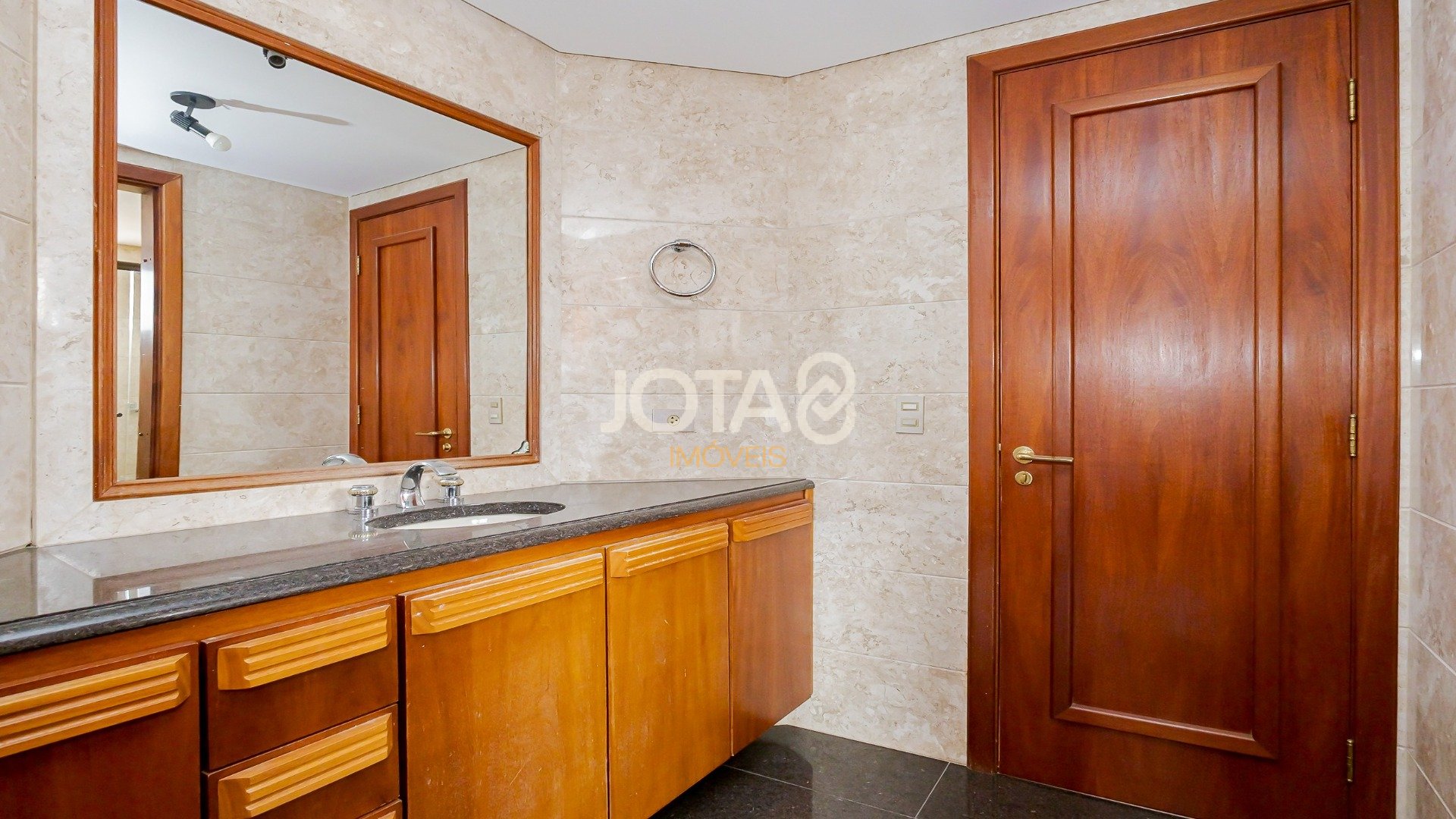 APARTAMENTO COM 4 QUARTOS NO BATEL
