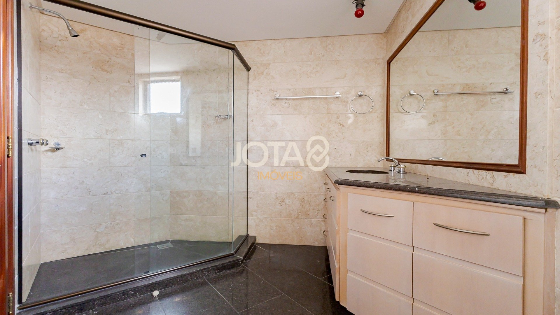 APARTAMENTO COM 4 QUARTOS NO BATEL