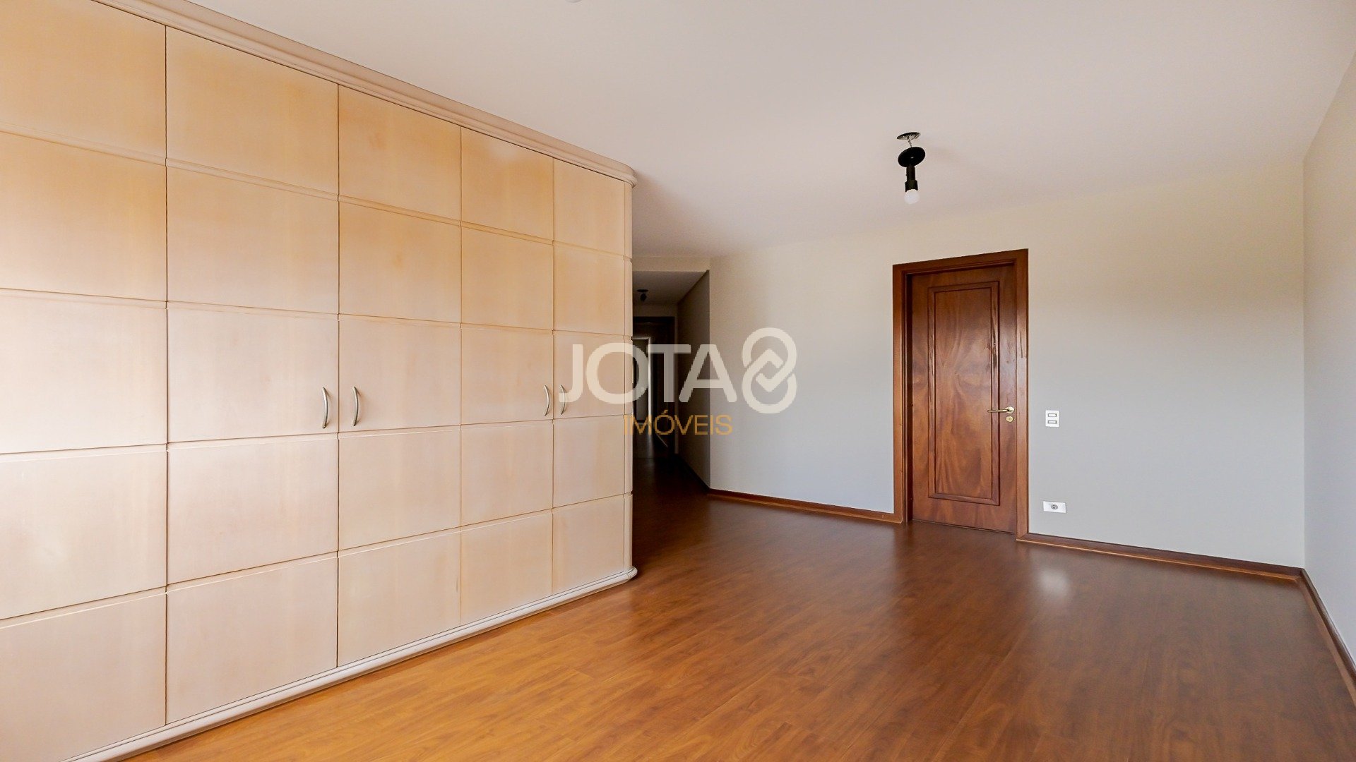 APARTAMENTO COM 4 QUARTOS NO BATEL