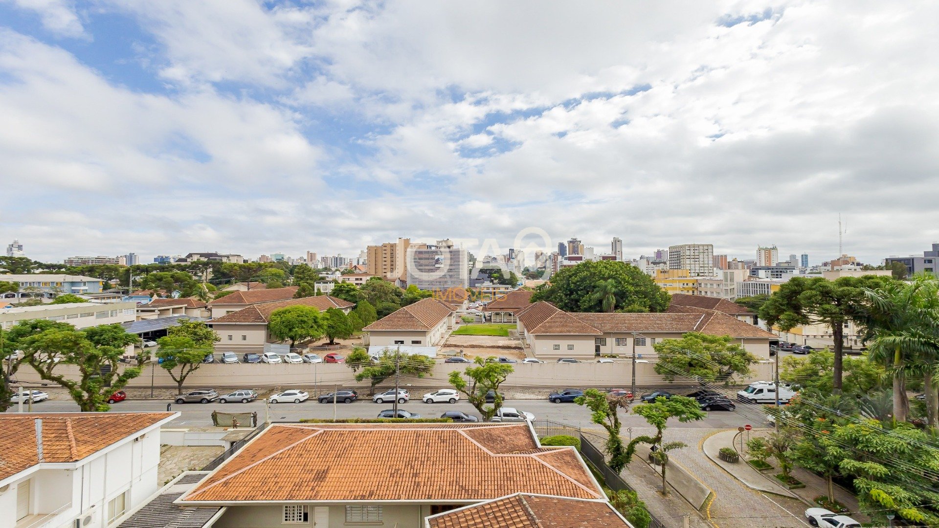 APARTAMENTO COM 4 QUARTOS NO BATEL