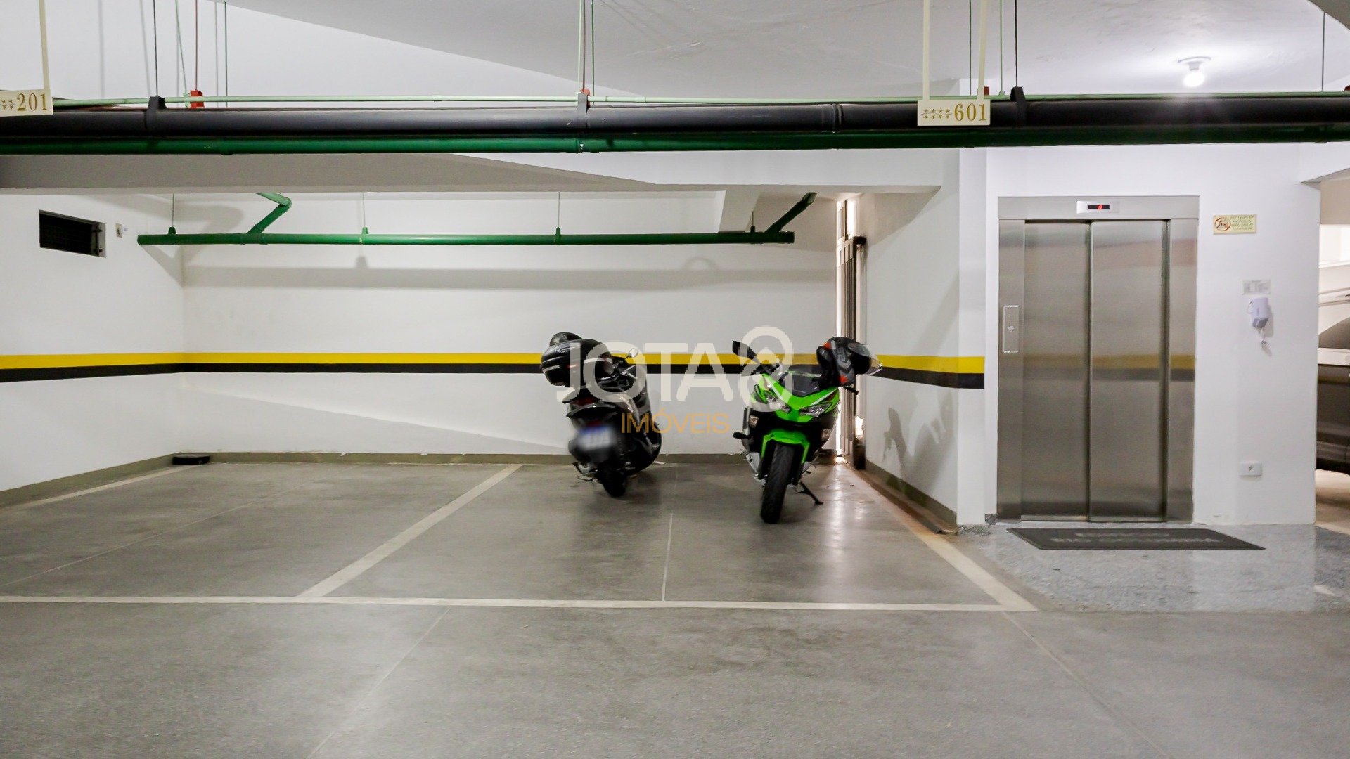 APARTAMENTO COM 4 QUARTOS NO BATEL