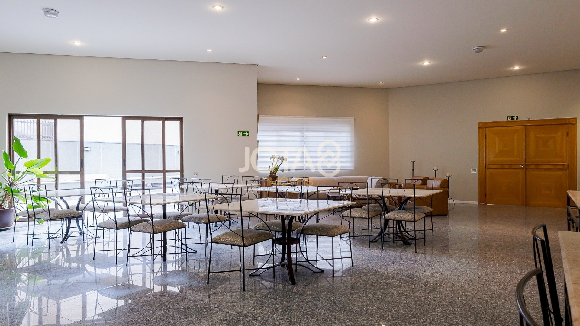 APARTAMENTO COM 4 QUARTOS NO BATEL