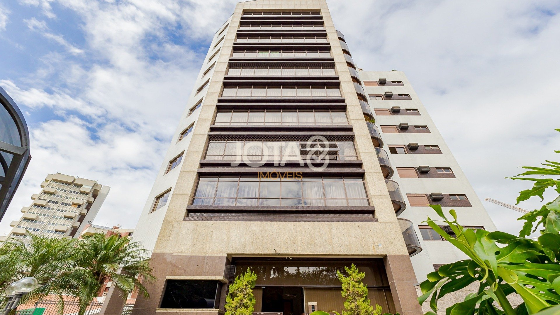 APARTAMENTO COM 4 QUARTOS NO BATEL