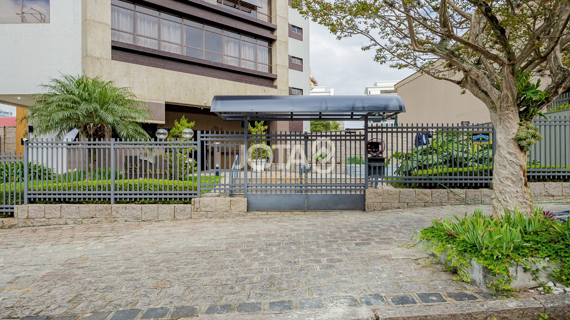 APARTAMENTO COM 4 QUARTOS NO BATEL