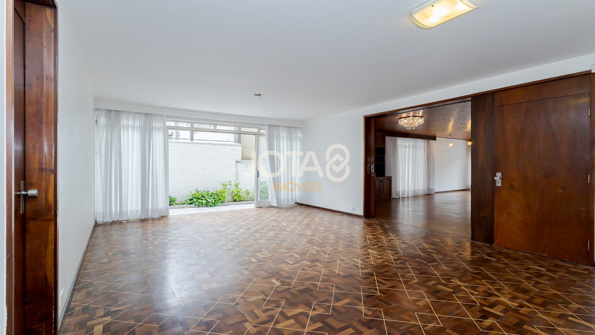 CASA COMERCIAL PERFEITA PARA O SEU NEGÓCIO - J8