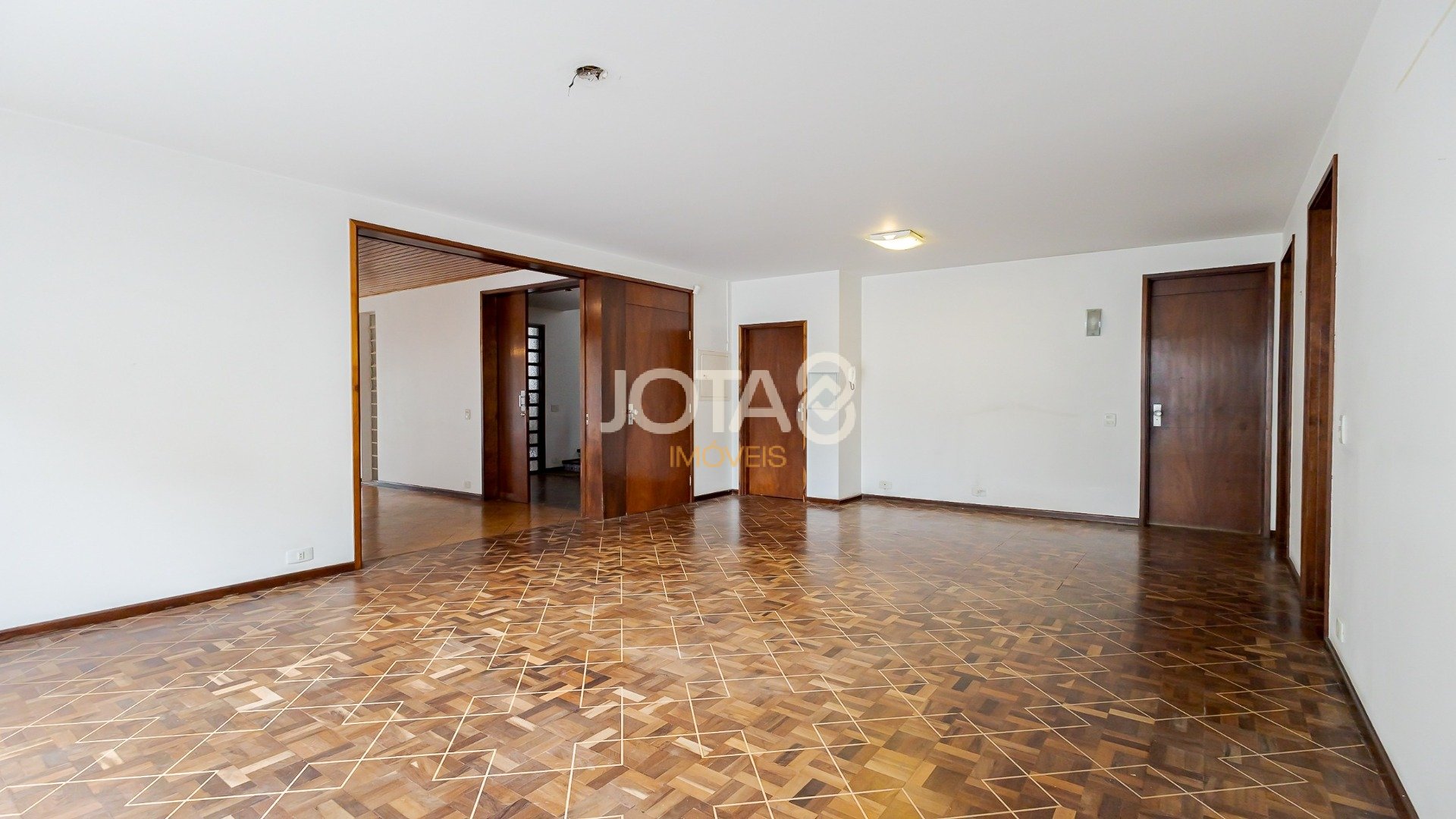 CASA COMERCIAL PERFEITA PARA O SEU NEGÓCIO - J8