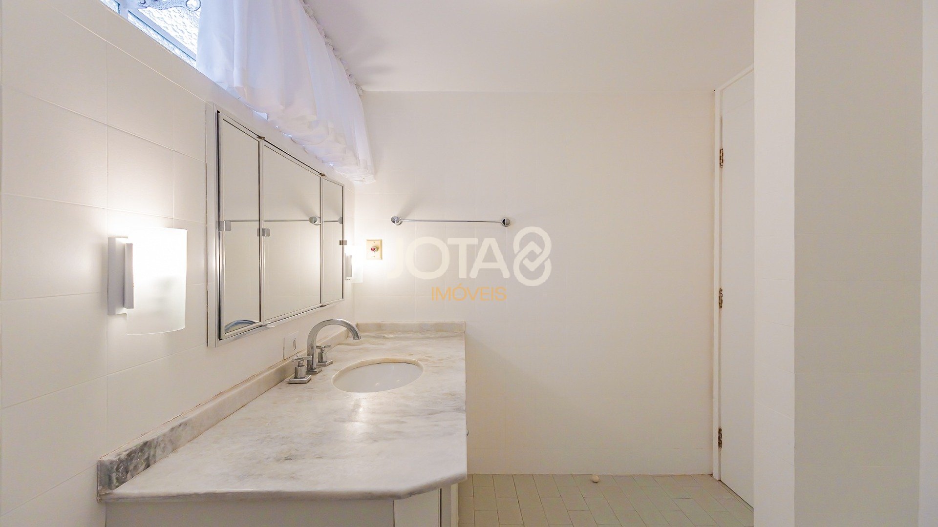 CASA COMERCIAL PERFEITA PARA O SEU NEGÓCIO - J8