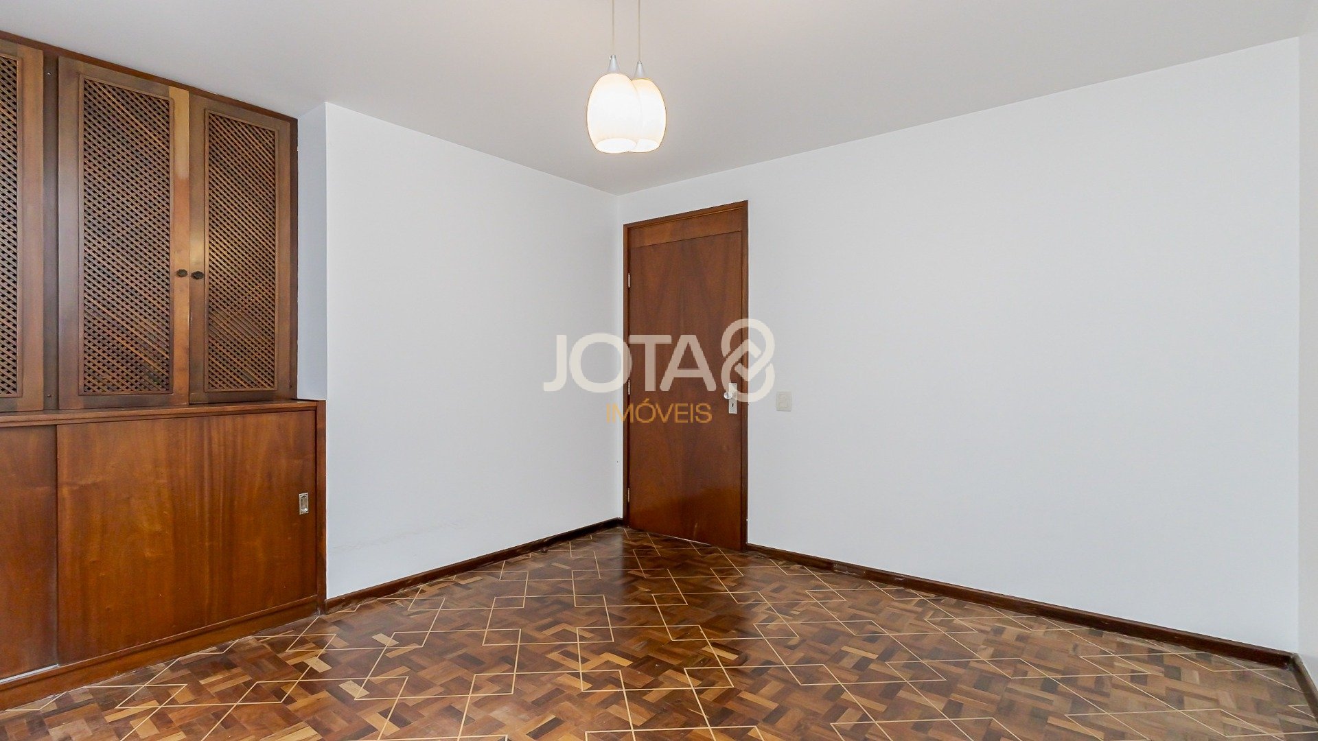 CASA COMERCIAL PERFEITA PARA O SEU NEGÓCIO - J8