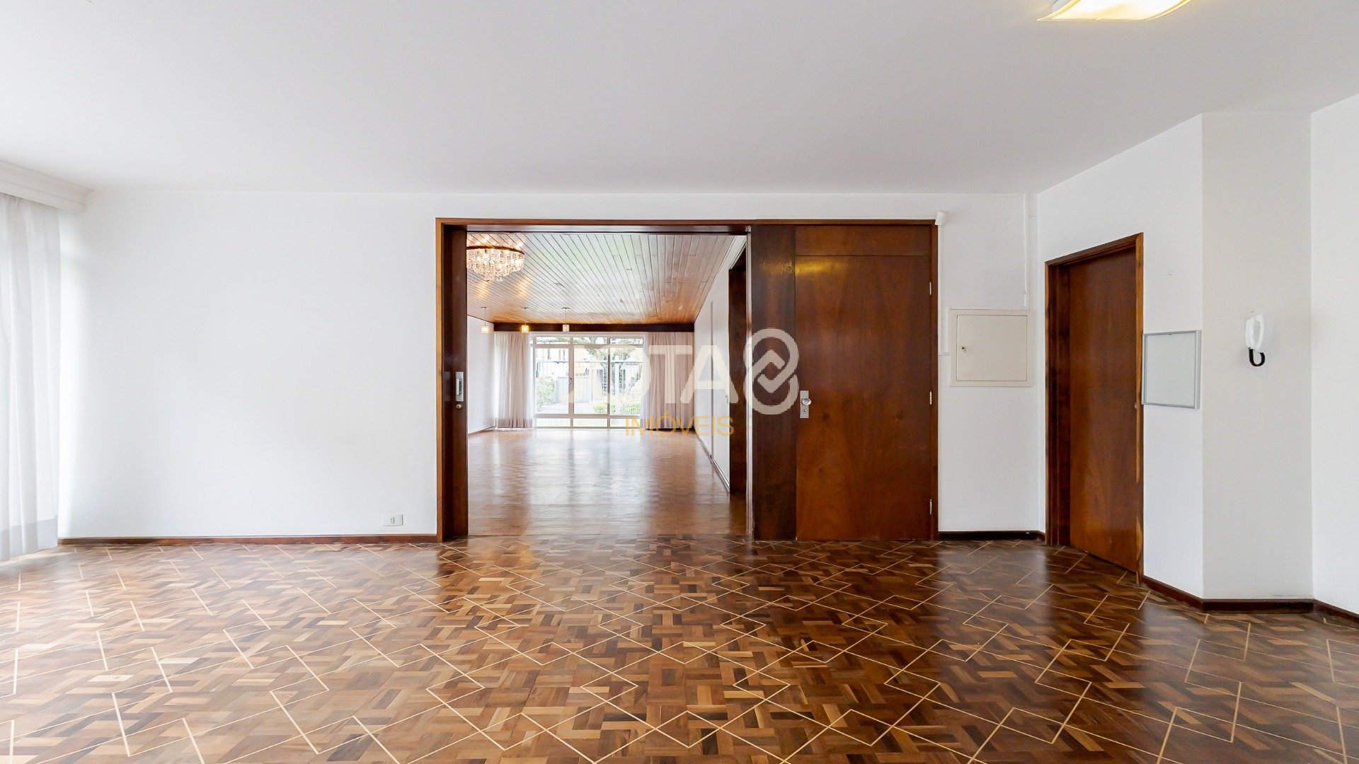 CASA COMERCIAL PERFEITA PARA O SEU NEGÓCIO - J8