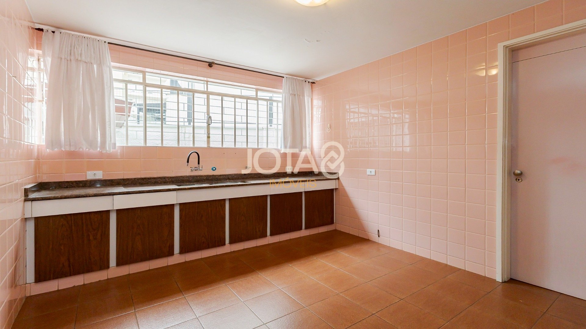 CASA COMERCIAL PERFEITA PARA O SEU NEGÓCIO - J8