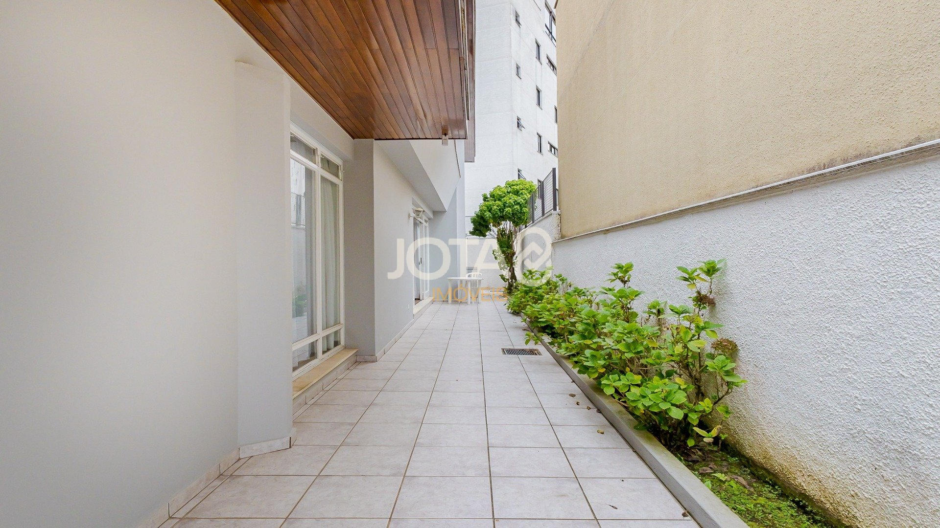 CASA COMERCIAL PERFEITA PARA O SEU NEGÓCIO - J8