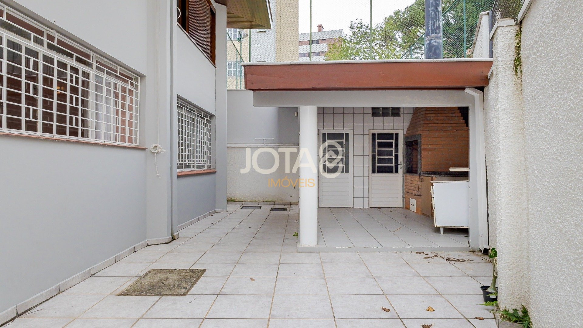 CASA COMERCIAL PERFEITA PARA O SEU NEGÓCIO - J8