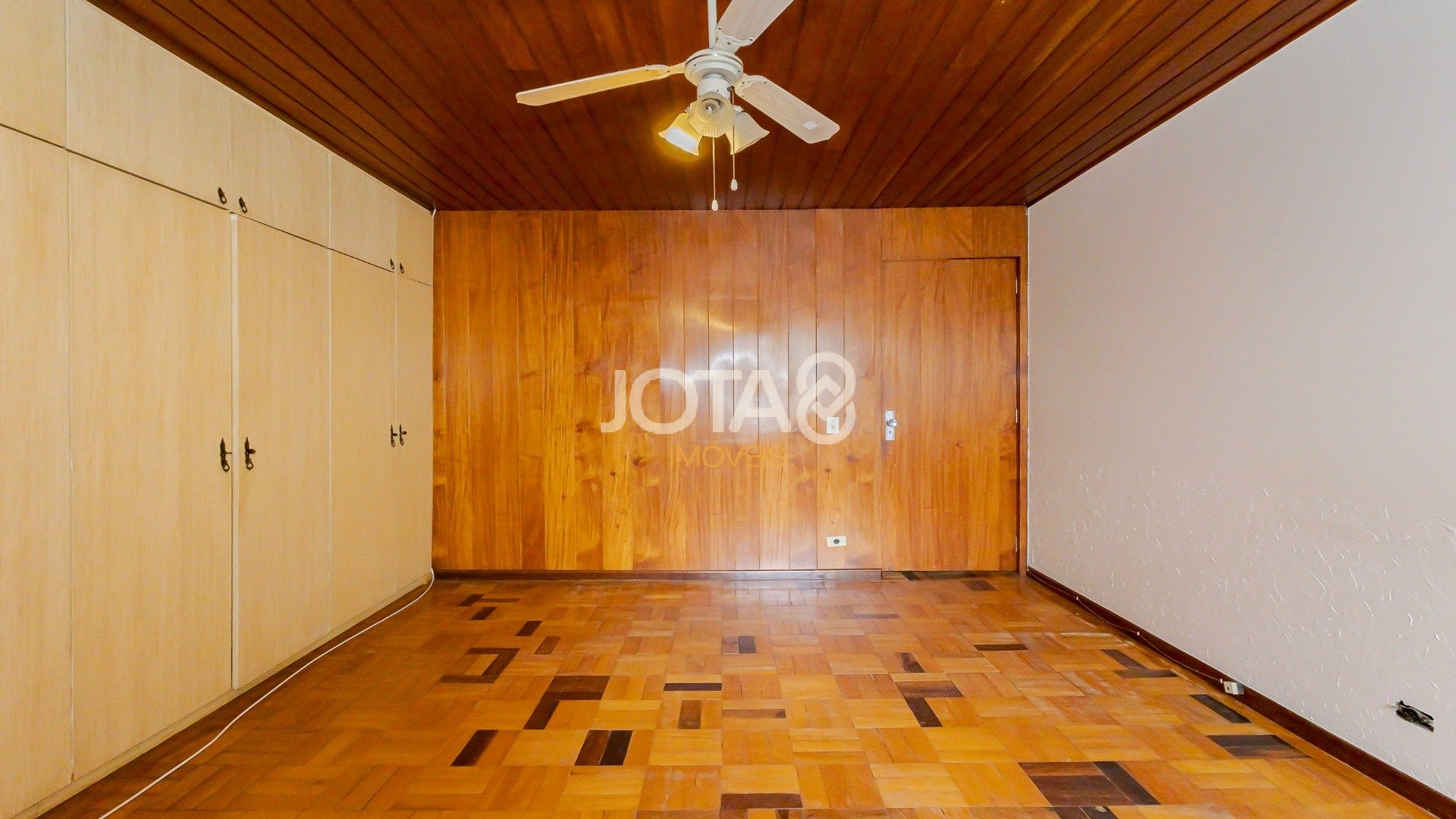 CASA COMERCIAL PERFEITA PARA O SEU NEGÓCIO - J8