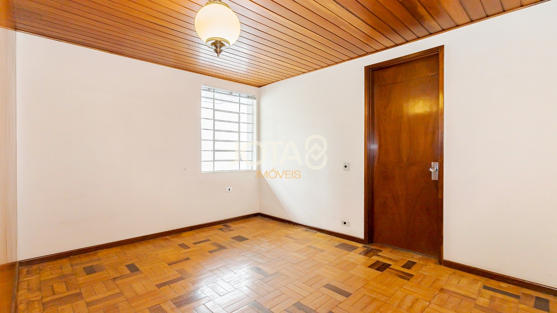 CASA COMERCIAL PERFEITA PARA O SEU NEGÓCIO - J8