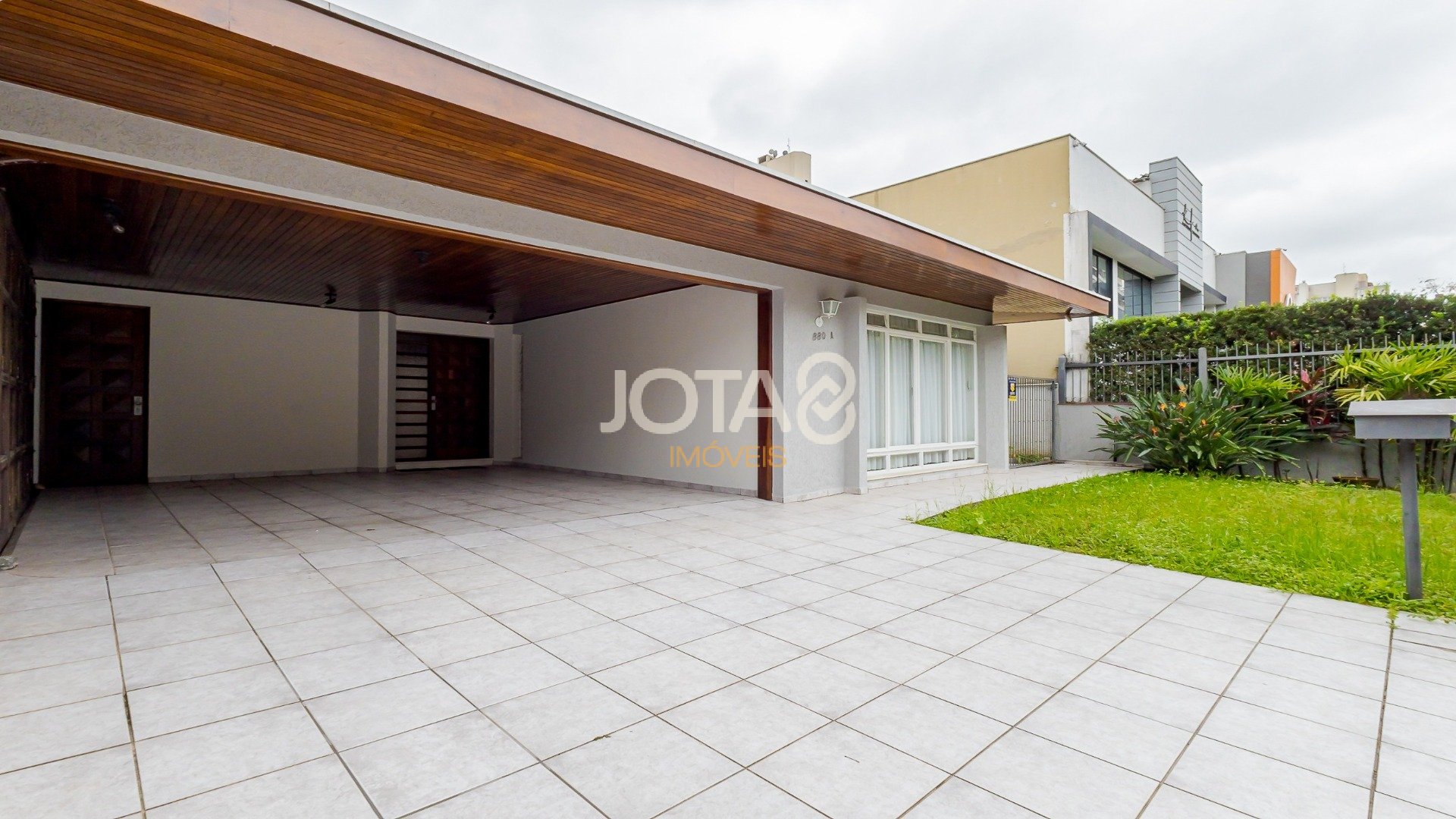 CASA COMERCIAL PERFEITA PARA O SEU NEGÓCIO - J8