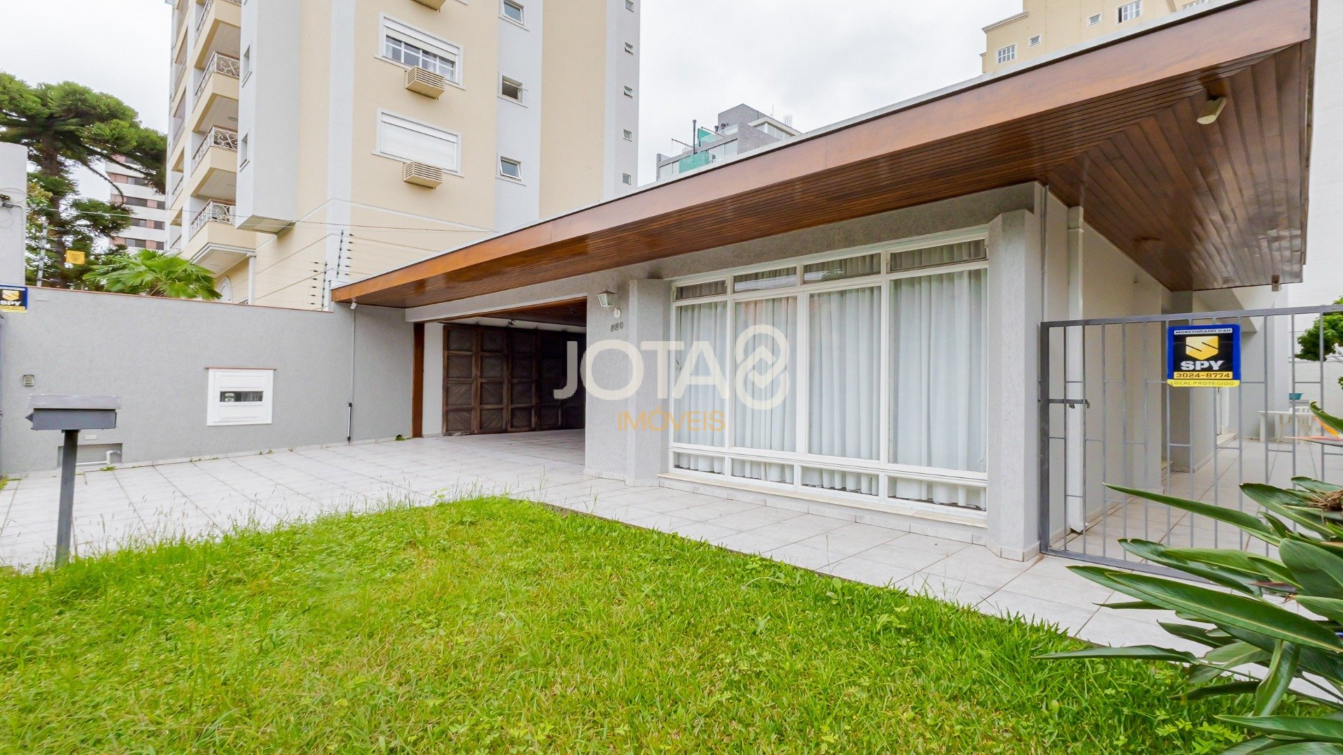 CASA COMERCIAL PERFEITA PARA O SEU NEGÓCIO - J8