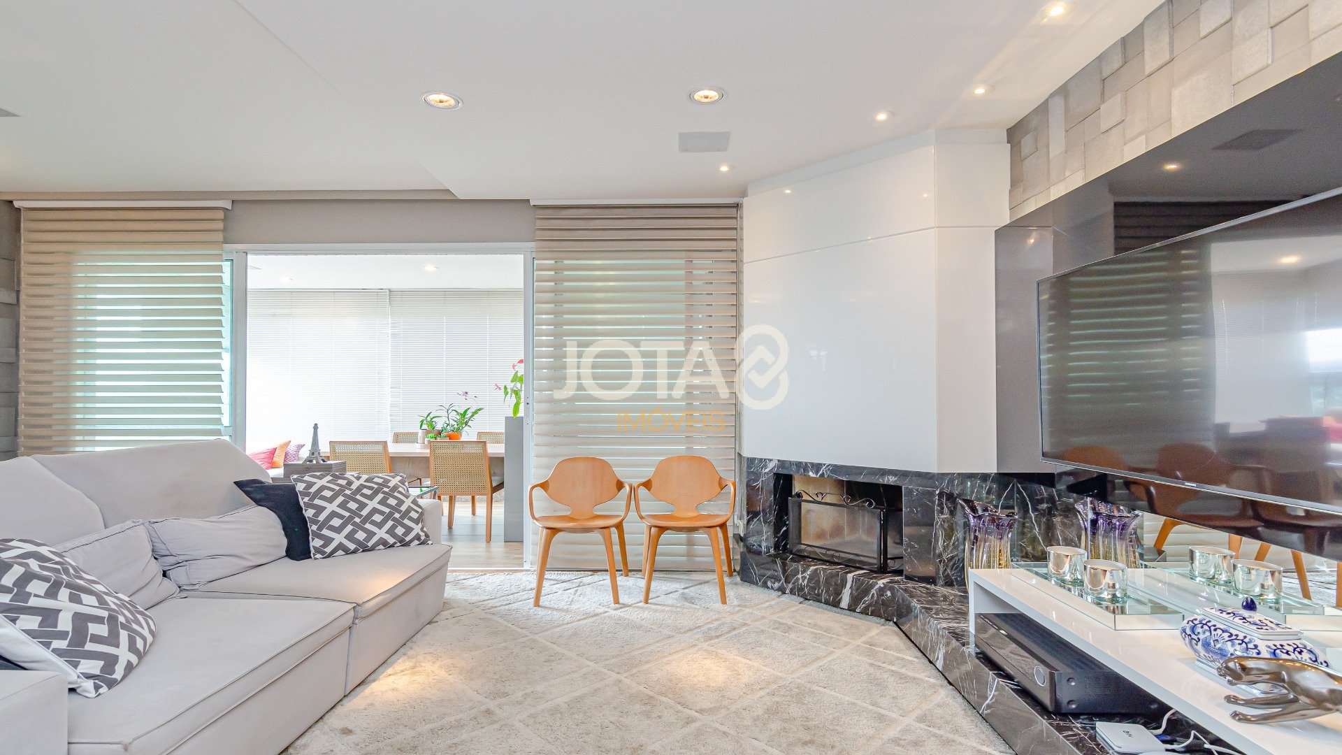 APARTAMENTO COM 3 SUÍTES E 4 VAGAS NO ECOVILLE