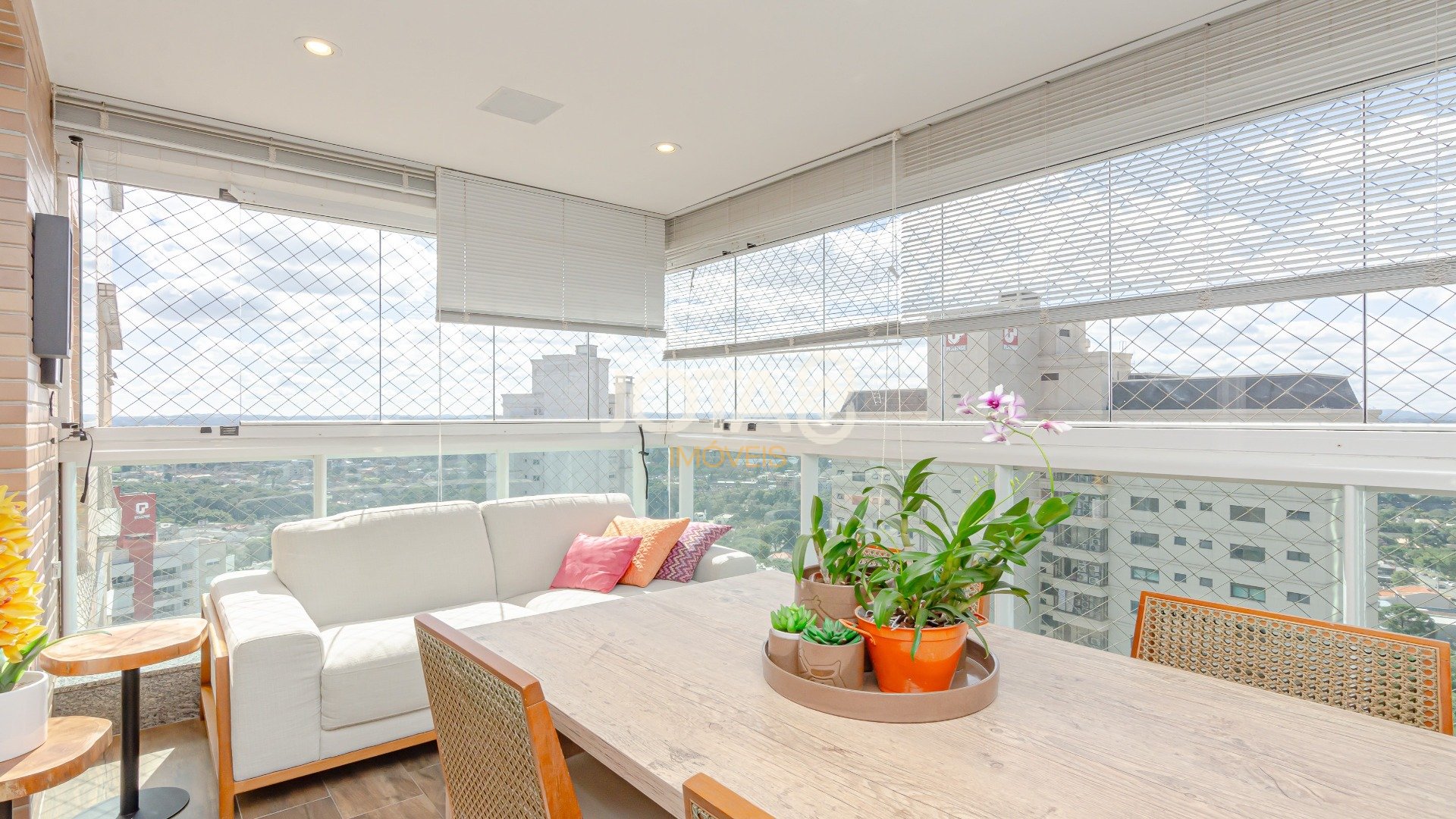 APARTAMENTO COM 3 SUÍTES E 4 VAGAS NO ECOVILLE