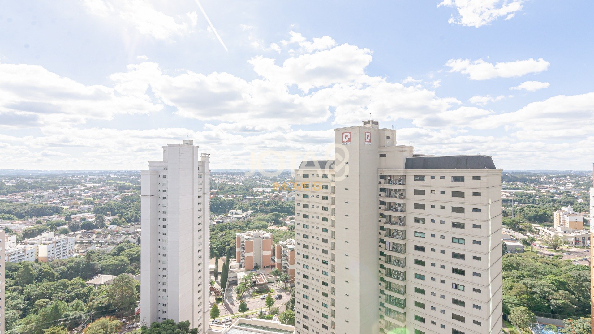 APARTAMENTO COM 3 SUÍTES E 4 VAGAS NO ECOVILLE
