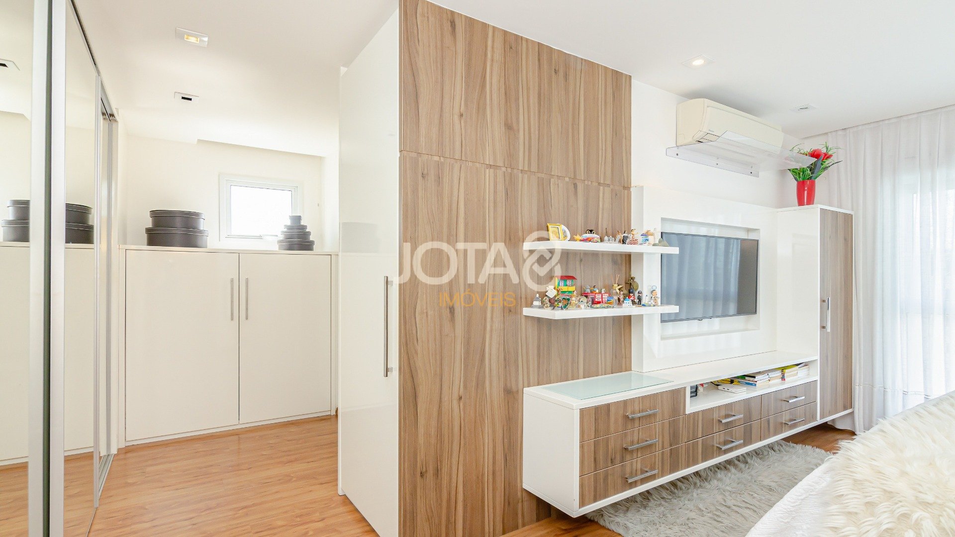APARTAMENTO COM 3 SUÍTES E 4 VAGAS NO ECOVILLE