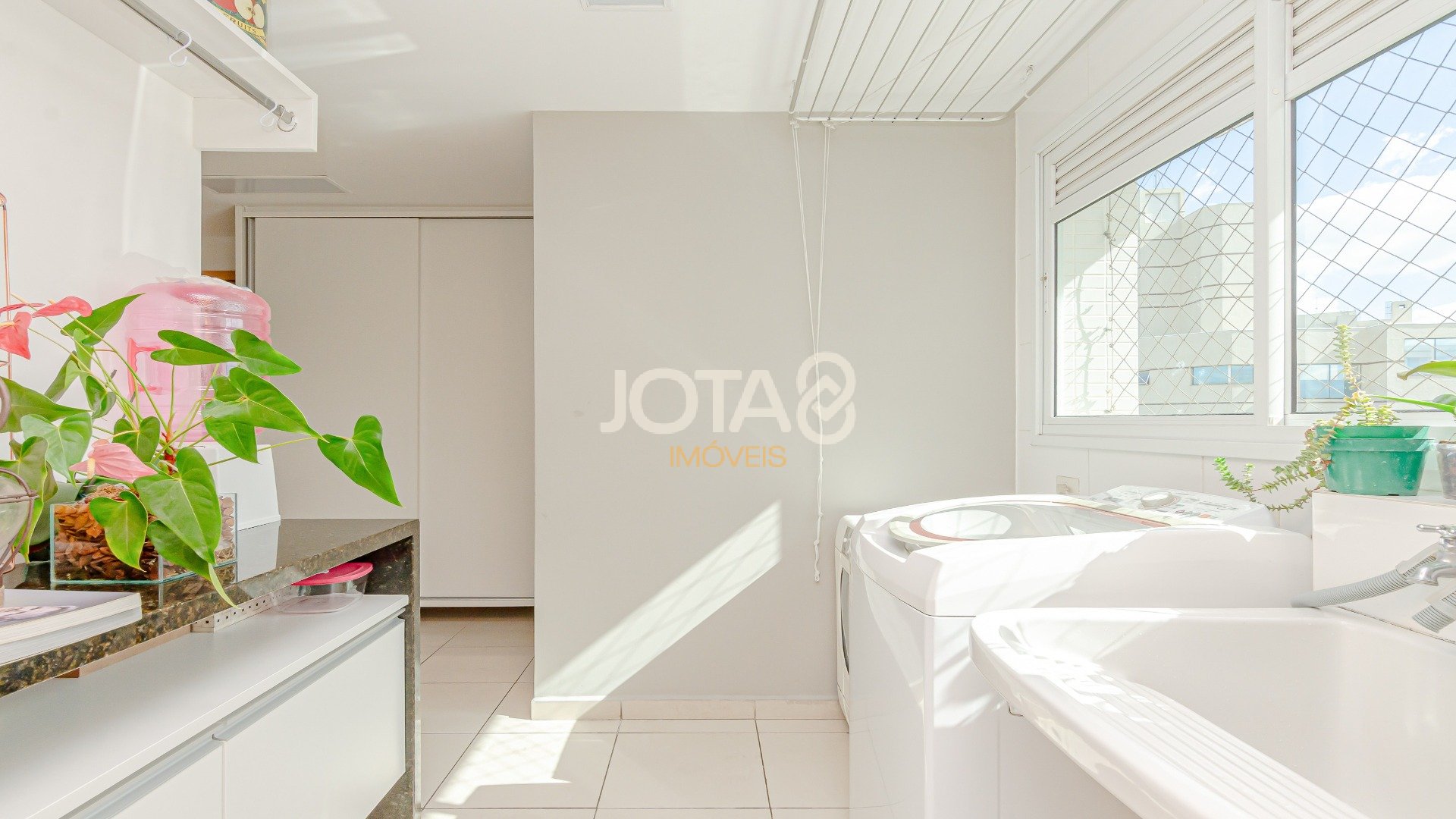 APARTAMENTO COM 3 SUÍTES E 4 VAGAS NO ECOVILLE