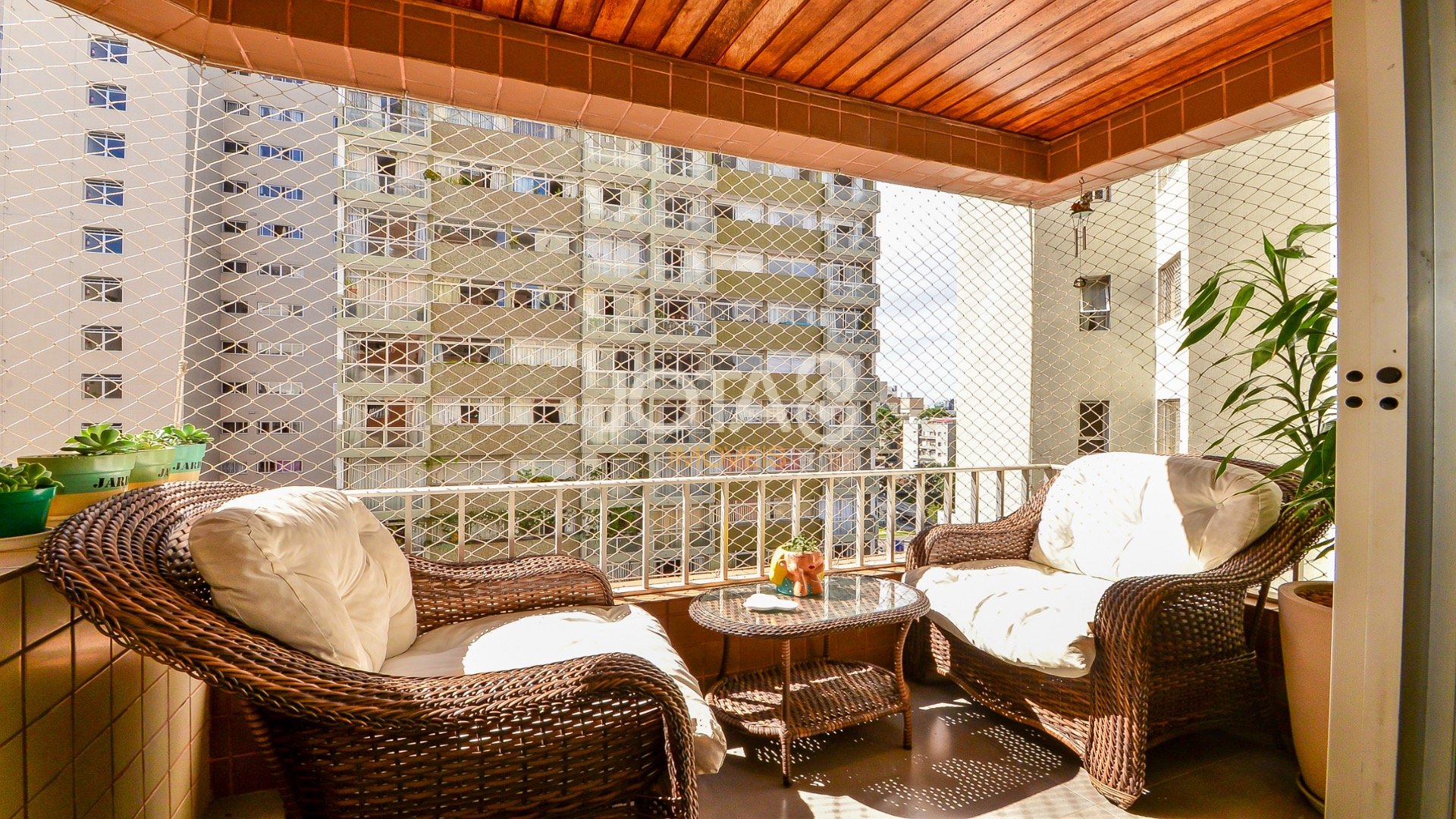 APARTAMENTO REFORMADO COM 3 QUARTOS NO CHAMPAGNAT