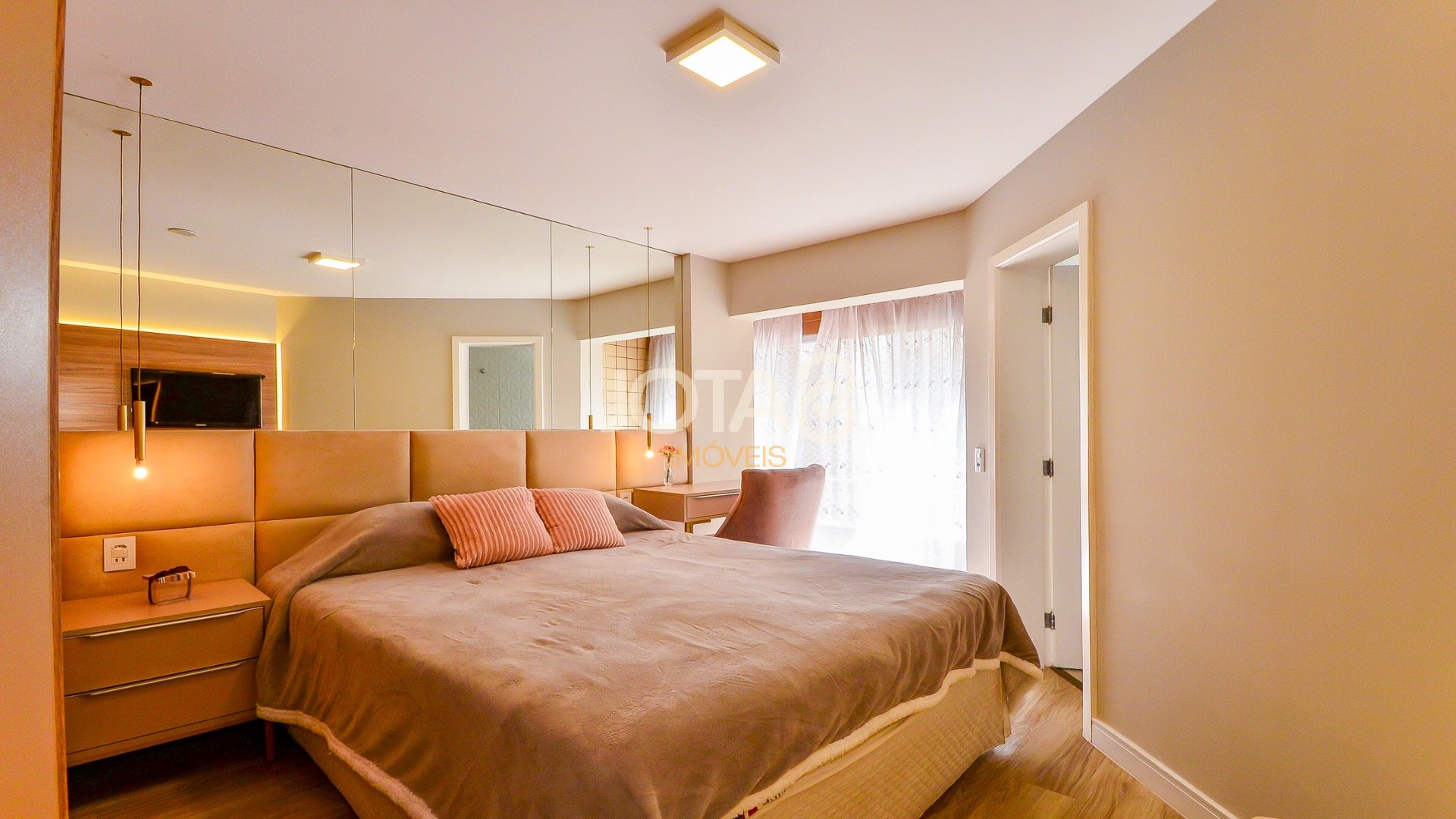 APARTAMENTO REFORMADO COM 3 QUARTOS NO CHAMPAGNAT