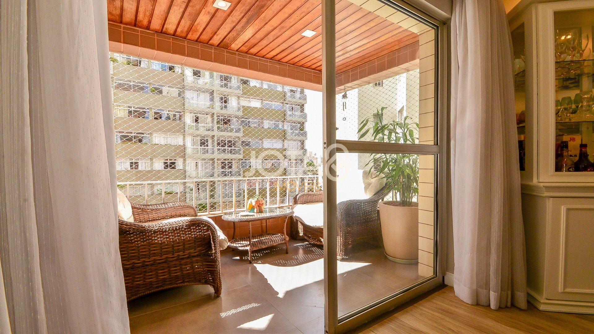 APARTAMENTO REFORMADO COM 3 QUARTOS NO CHAMPAGNAT