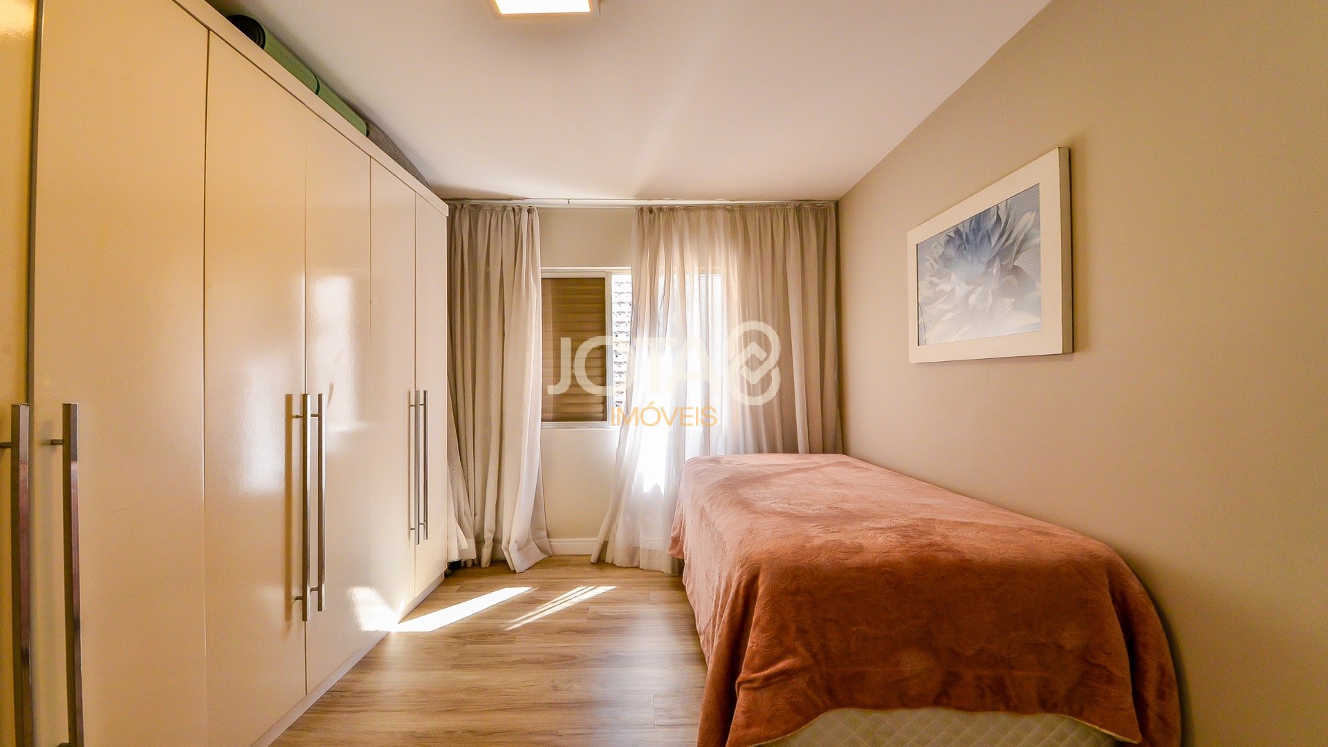 APARTAMENTO REFORMADO COM 3 QUARTOS NO CHAMPAGNAT