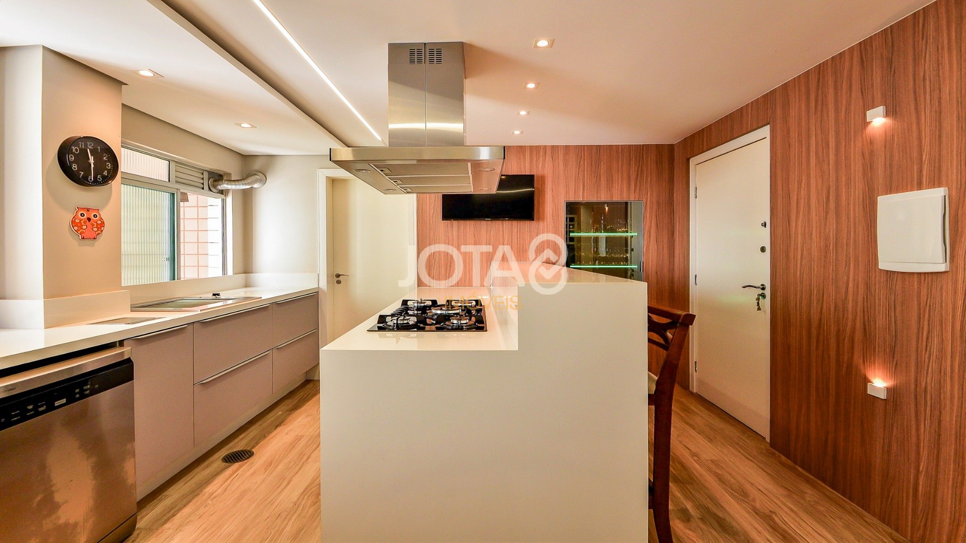 APARTAMENTO REFORMADO COM 3 QUARTOS NO CHAMPAGNAT