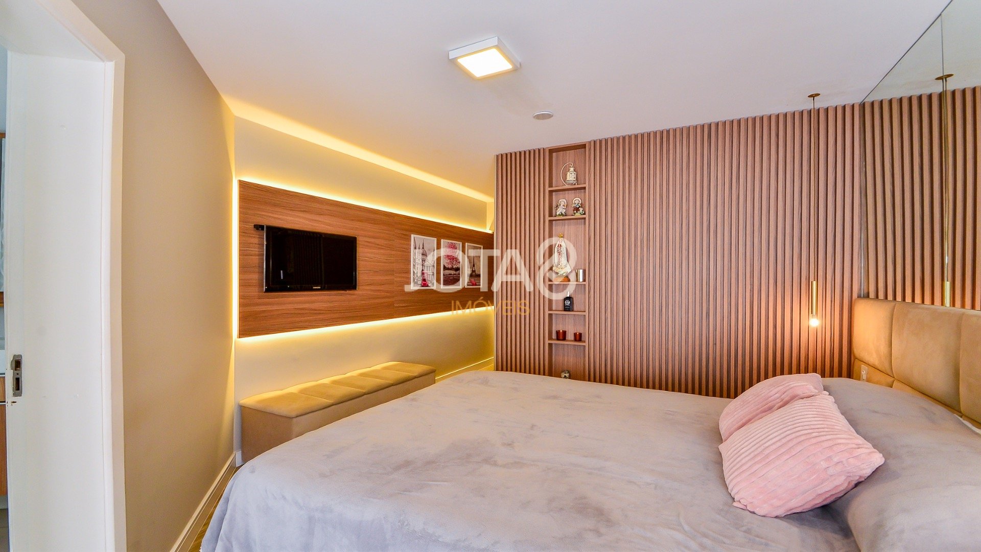 APARTAMENTO REFORMADO COM 3 QUARTOS NO CHAMPAGNAT
