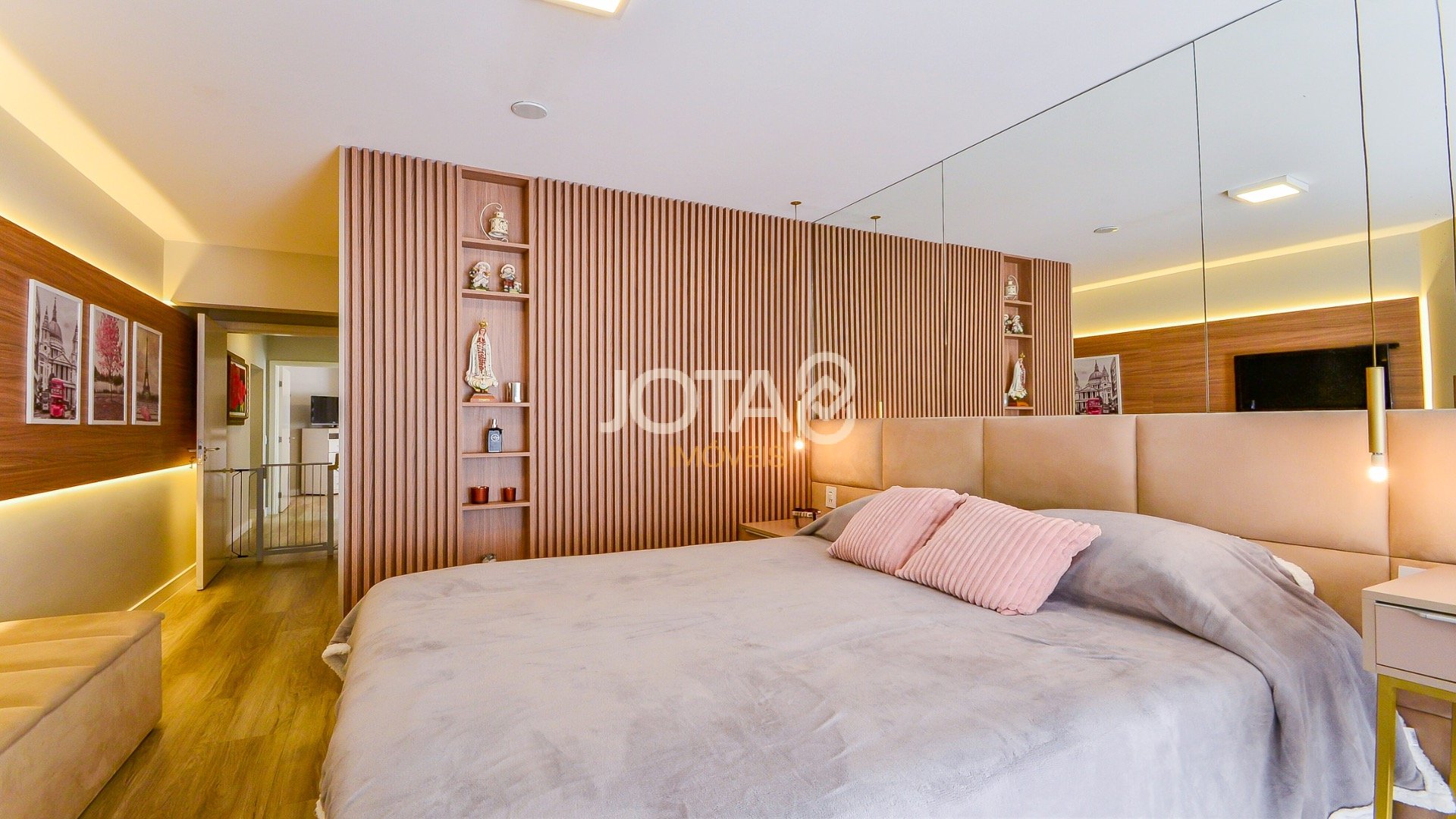 APARTAMENTO REFORMADO COM 3 QUARTOS NO CHAMPAGNAT