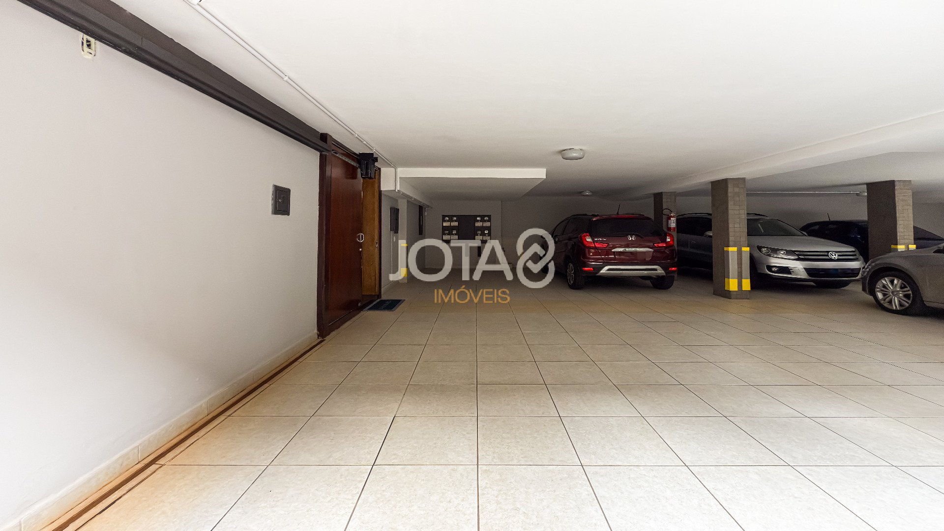 APARTAMENTO AMPLO COM 4 QUARTOS PARA RETROFIT NO SEMINÁRIO