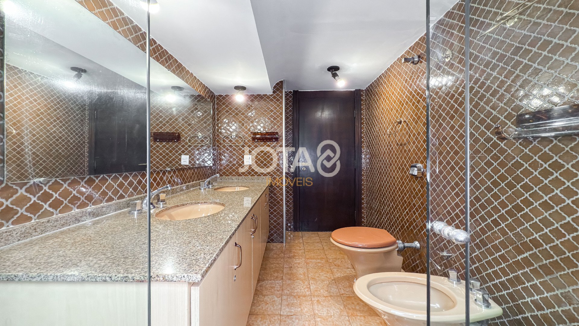 APARTAMENTO AMPLO COM 4 QUARTOS PARA RETROFIT NO SEMINÁRIO