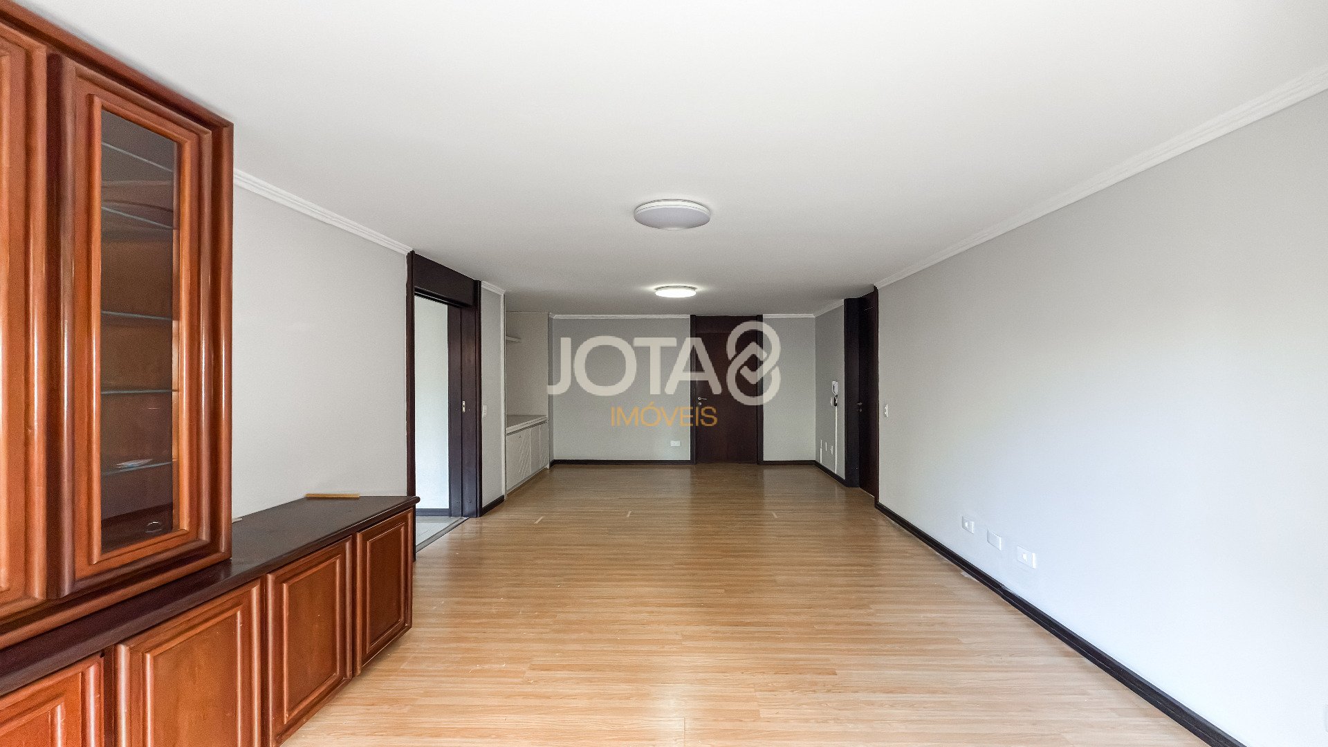 APARTAMENTO AMPLO COM 4 QUARTOS PARA RETROFIT NO SEMINÁRIO