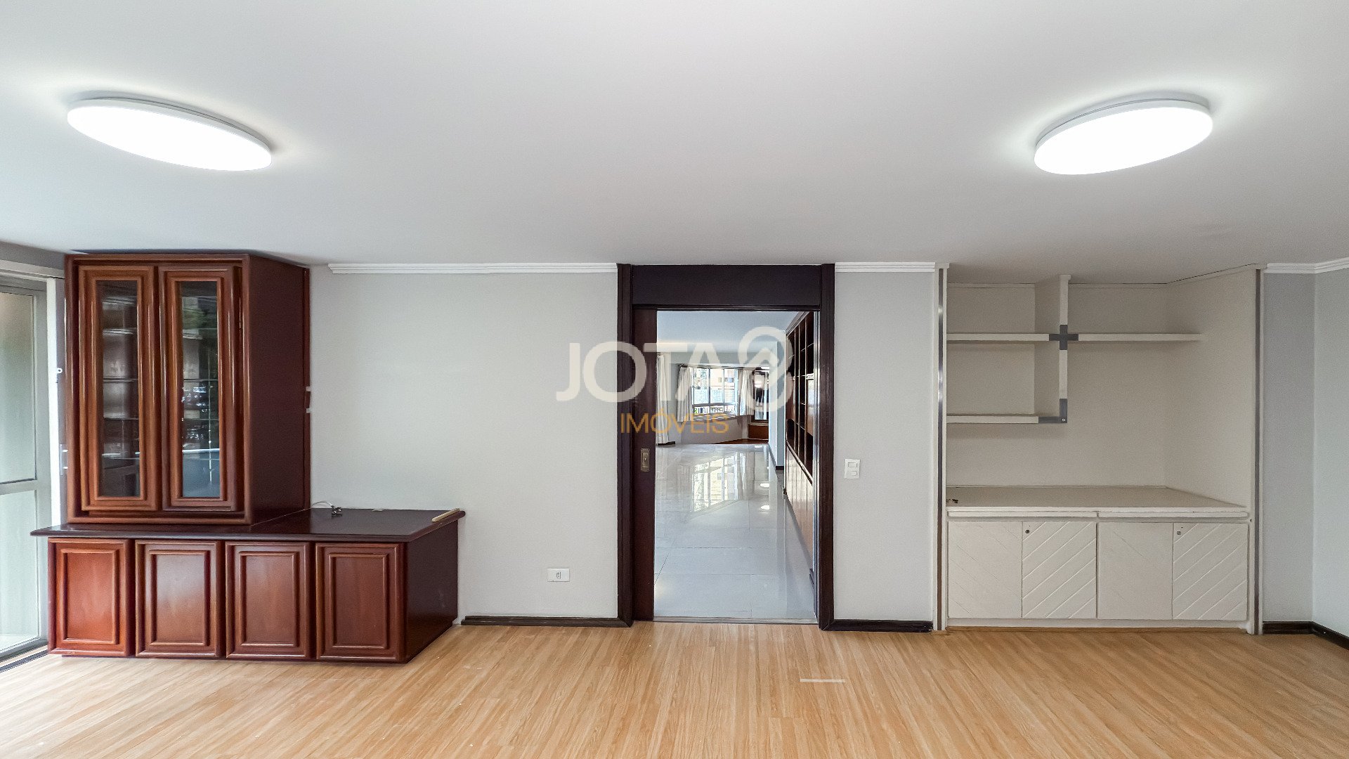 APARTAMENTO AMPLO COM 4 QUARTOS PARA RETROFIT NO SEMINÁRIO