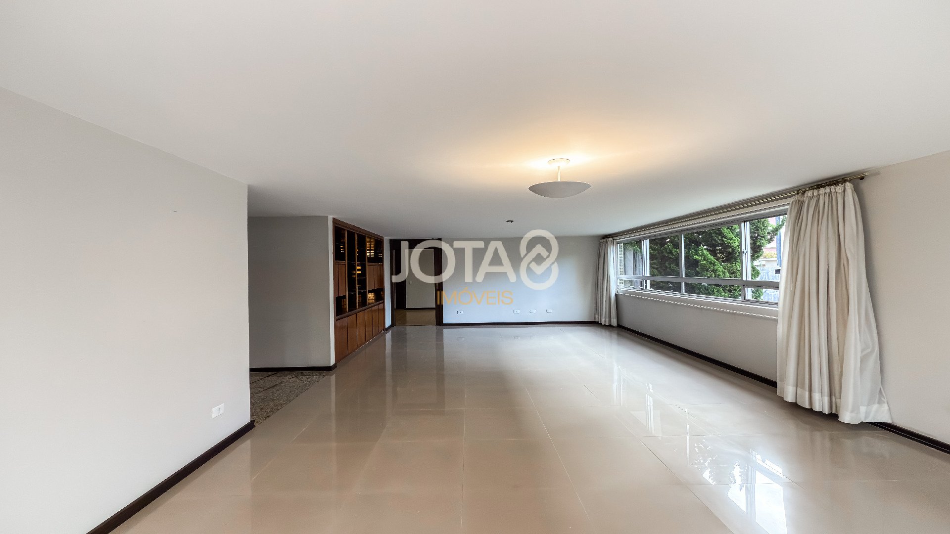 APARTAMENTO AMPLO COM 4 QUARTOS PARA RETROFIT NO SEMINÁRIO
