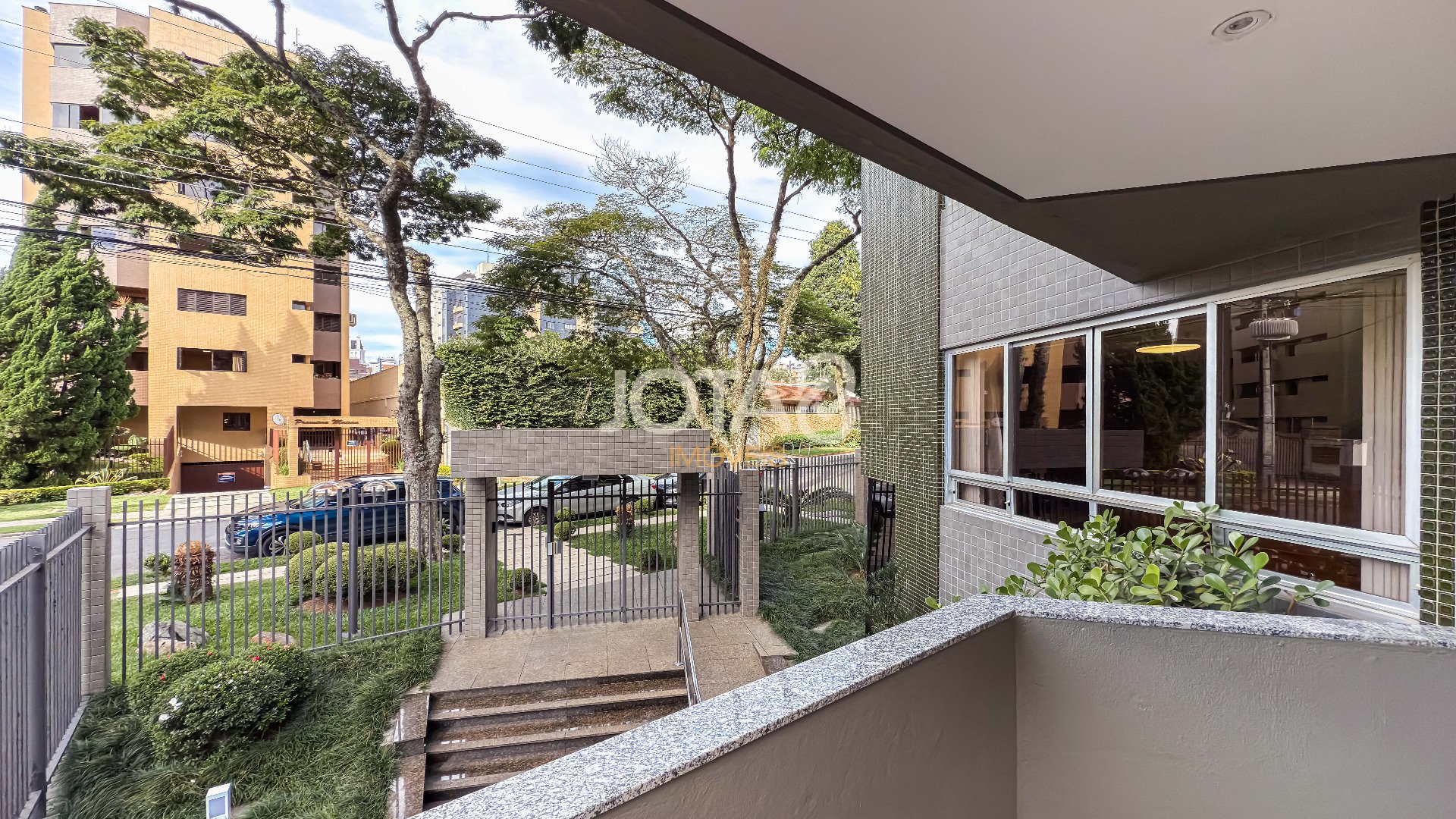APARTAMENTO AMPLO COM 4 QUARTOS PARA RETROFIT NO SEMINÁRIO