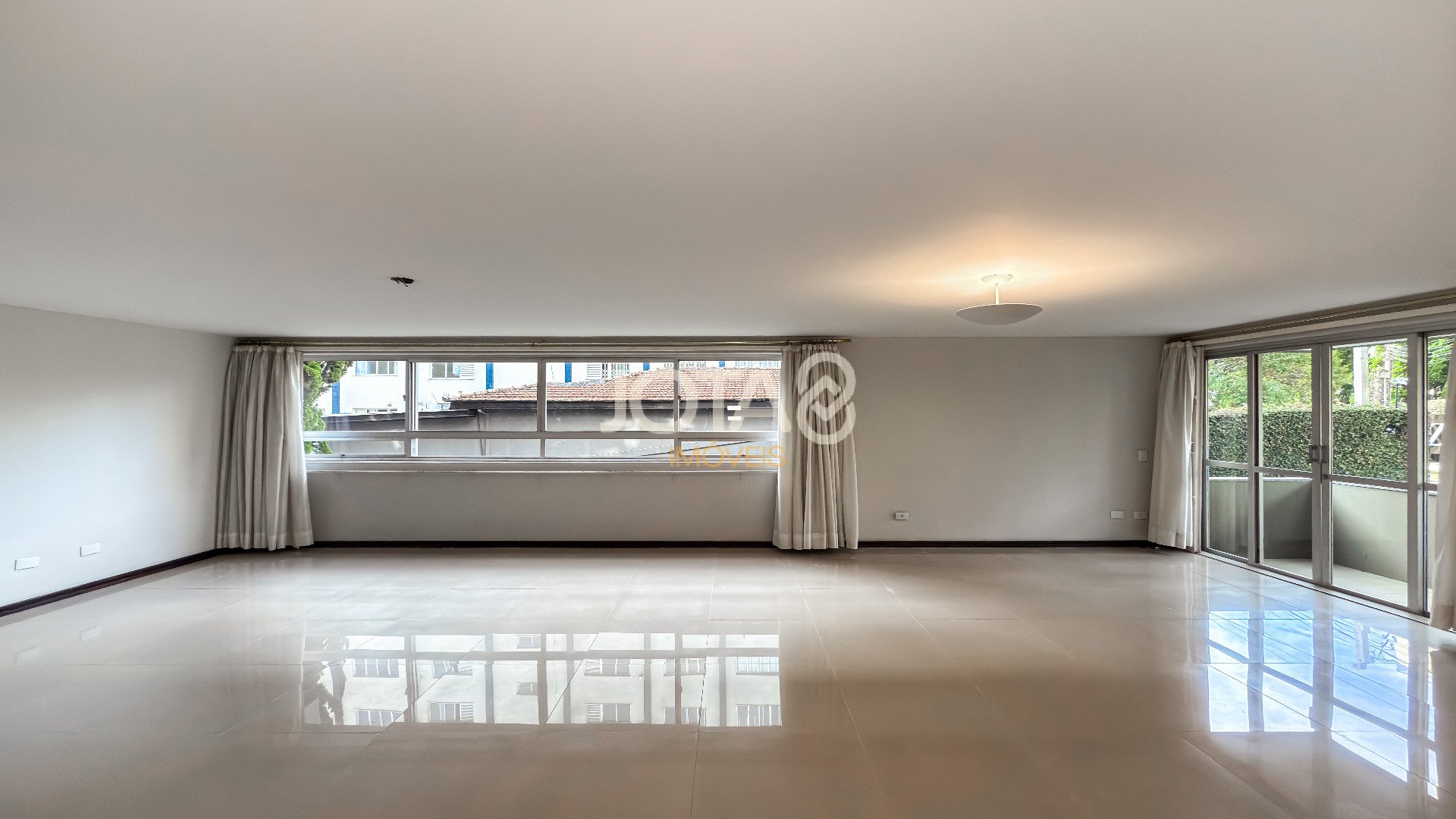 APARTAMENTO AMPLO COM 4 QUARTOS PARA RETROFIT NO SEMINÁRIO