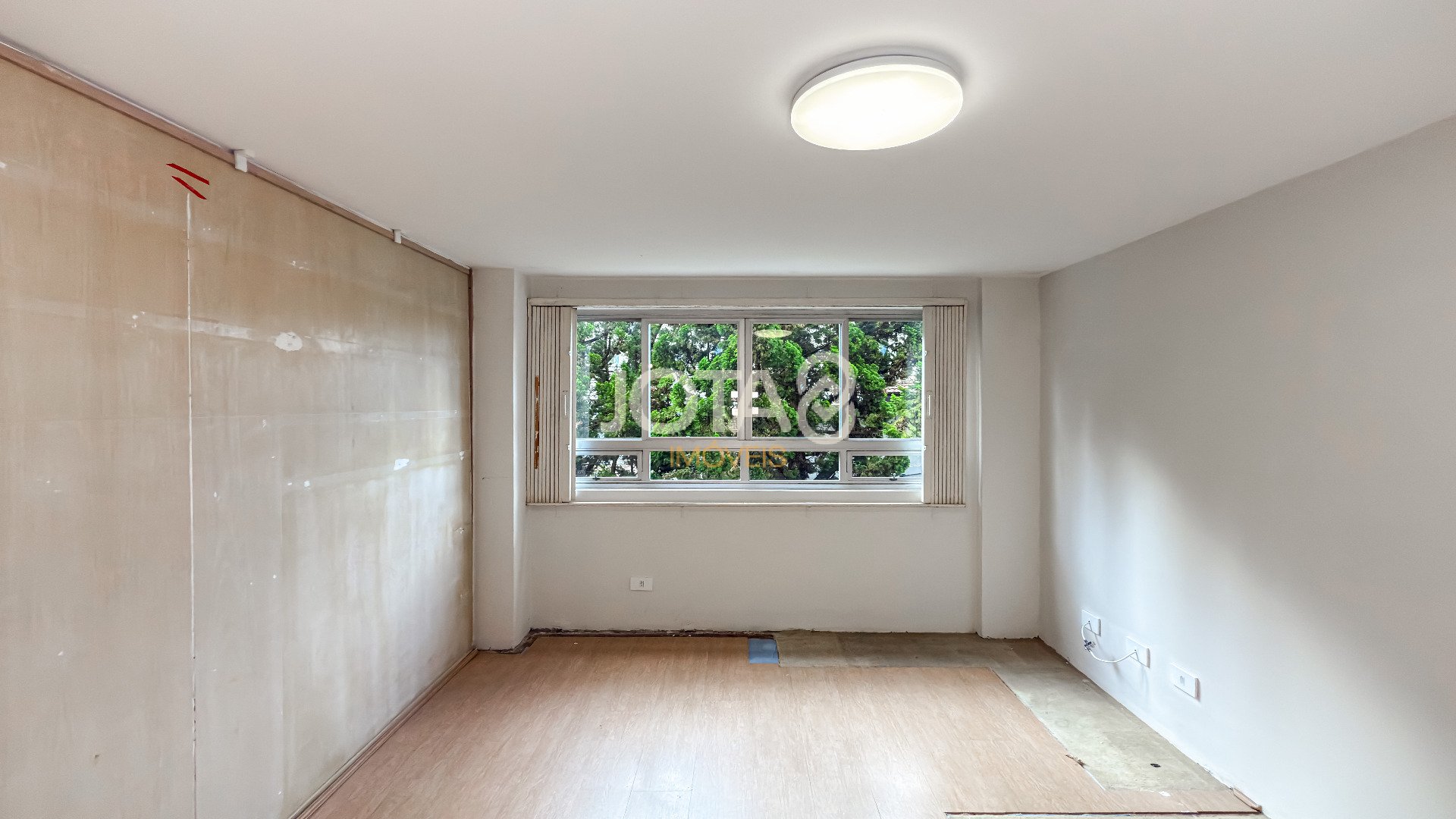APARTAMENTO AMPLO COM 4 QUARTOS PARA RETROFIT NO SEMINÁRIO