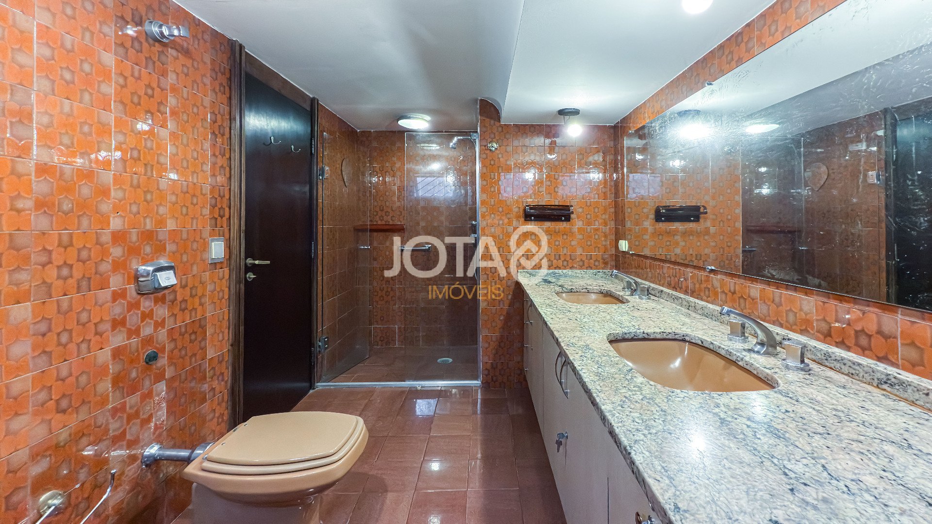 APARTAMENTO AMPLO COM 4 QUARTOS PARA RETROFIT NO SEMINÁRIO