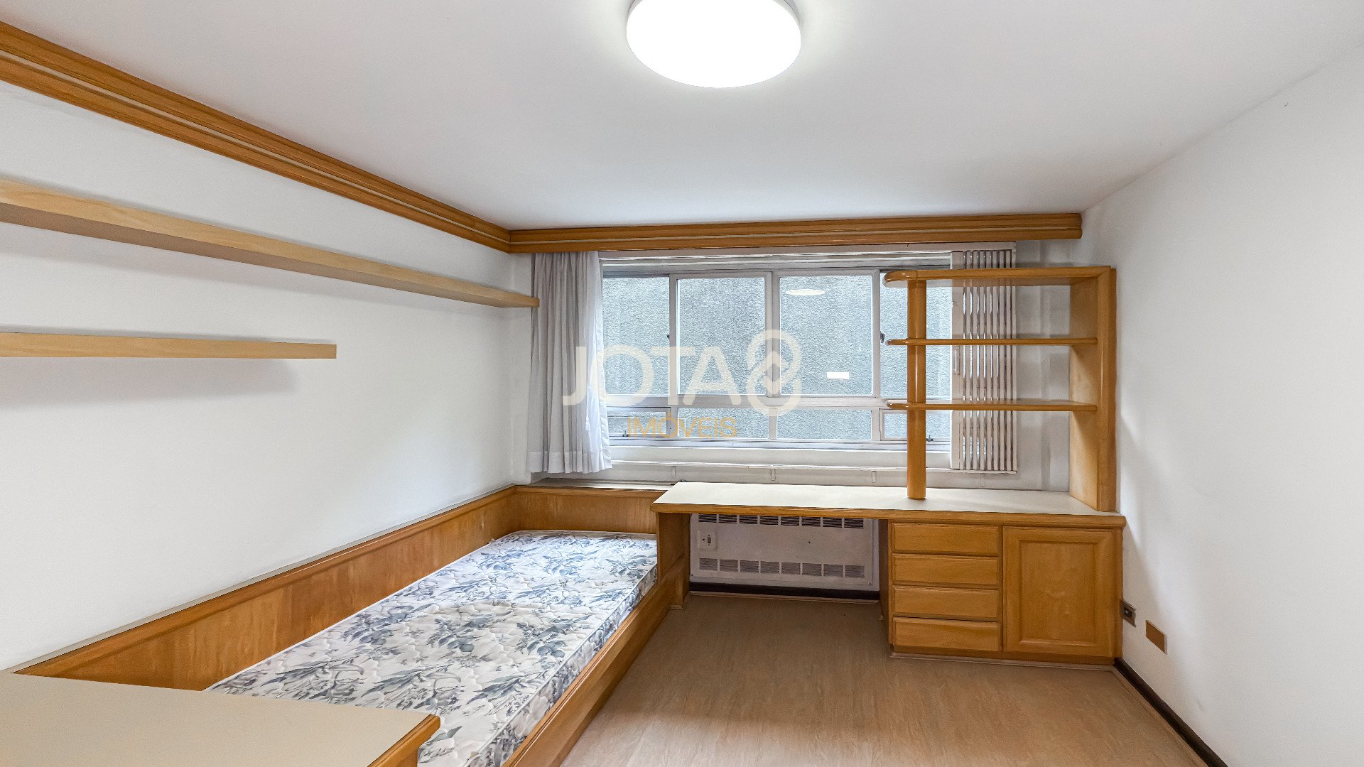 APARTAMENTO AMPLO COM 4 QUARTOS PARA RETROFIT NO SEMINÁRIO