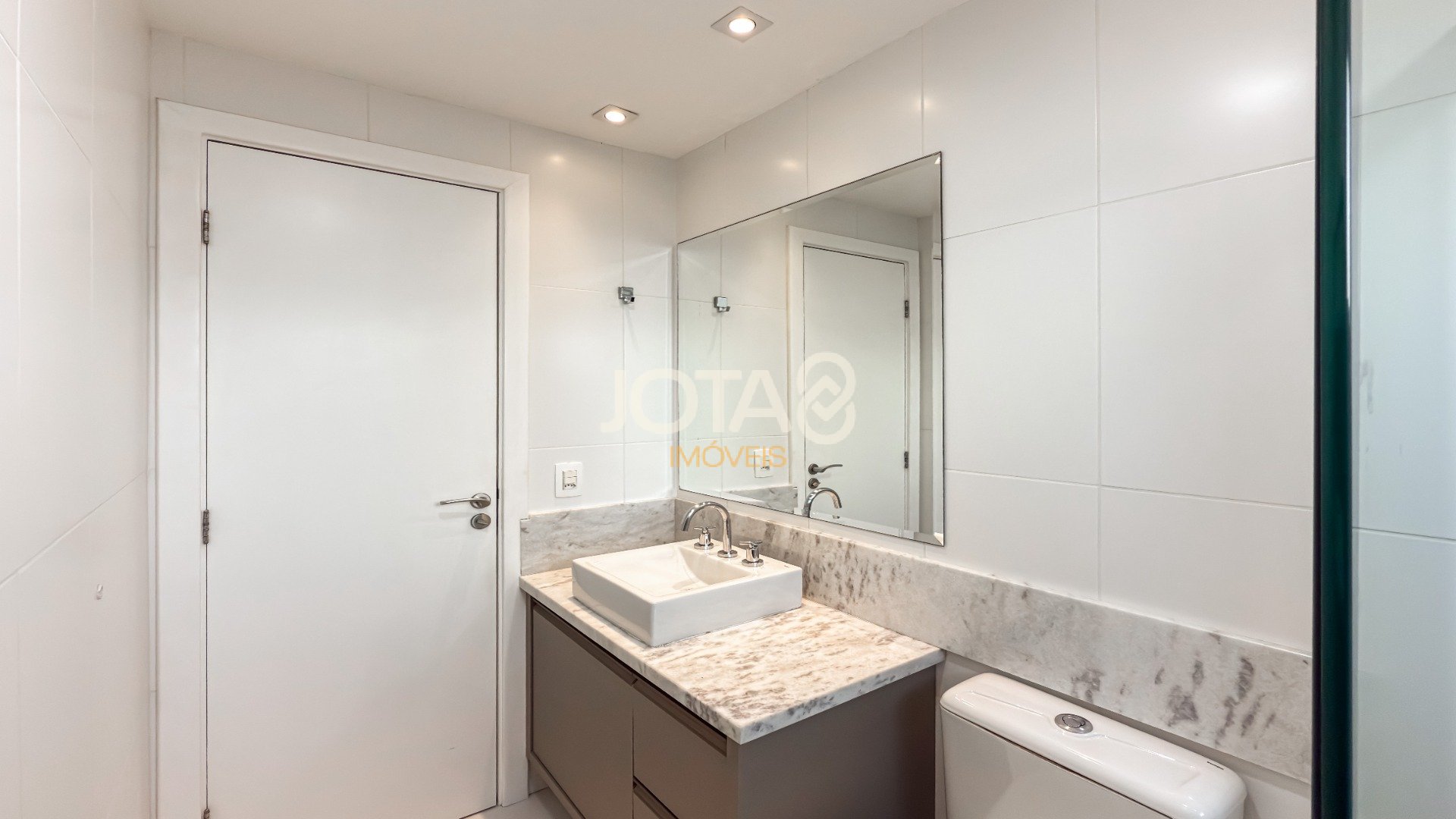 APARTAMENTO  NO BATEL EM CONDOMINIO CLUBE !