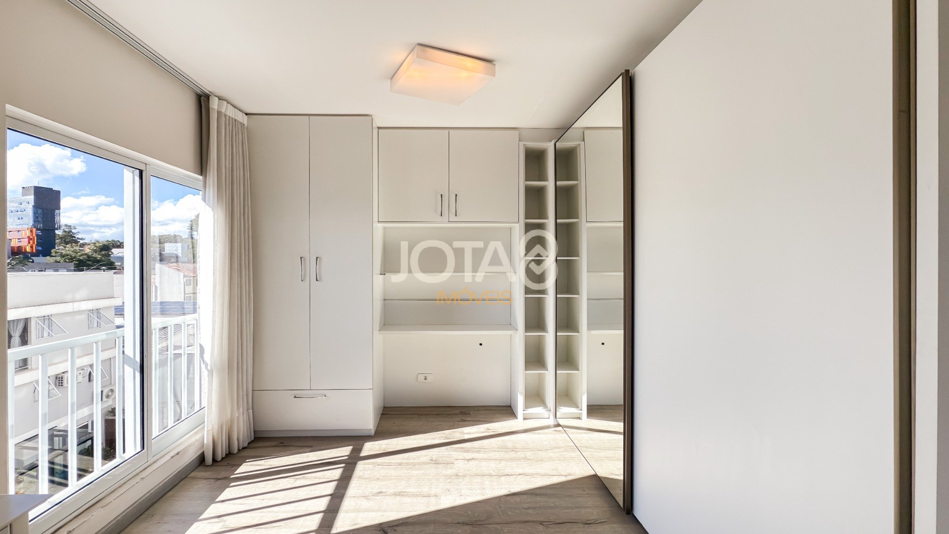 APARTAMENTO  NO BATEL EM CONDOMINIO CLUBE !