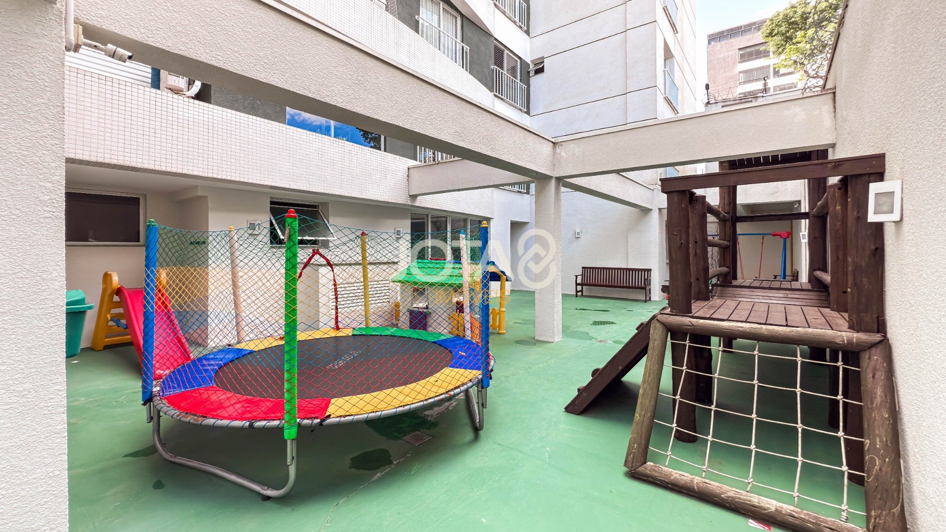 APARTAMENTO  NO BATEL EM CONDOMINIO CLUBE !
