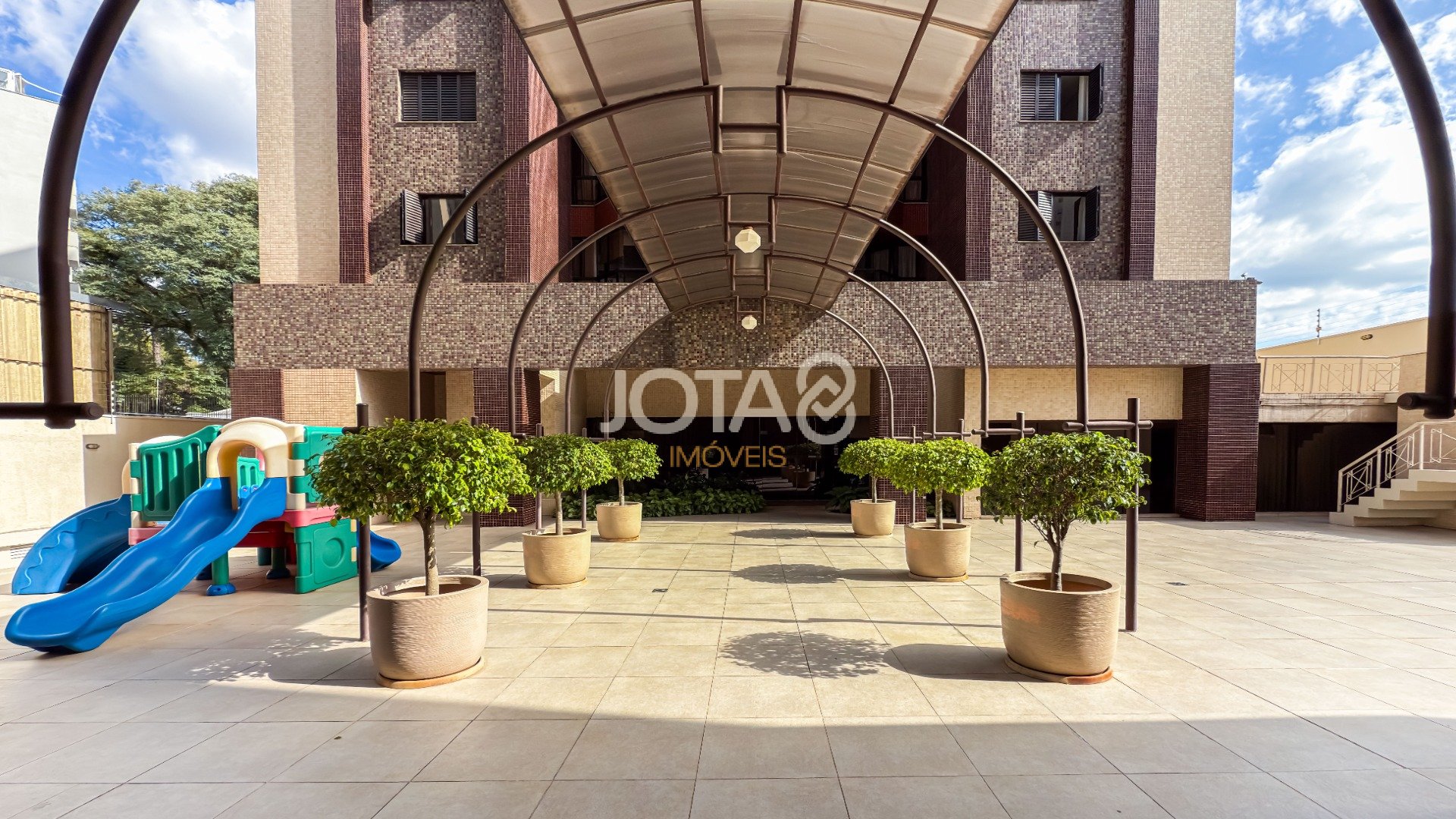 APARTAMENTO DE 70M² COM 2 QUARTOS (1 SUÍTE) NO BATEL