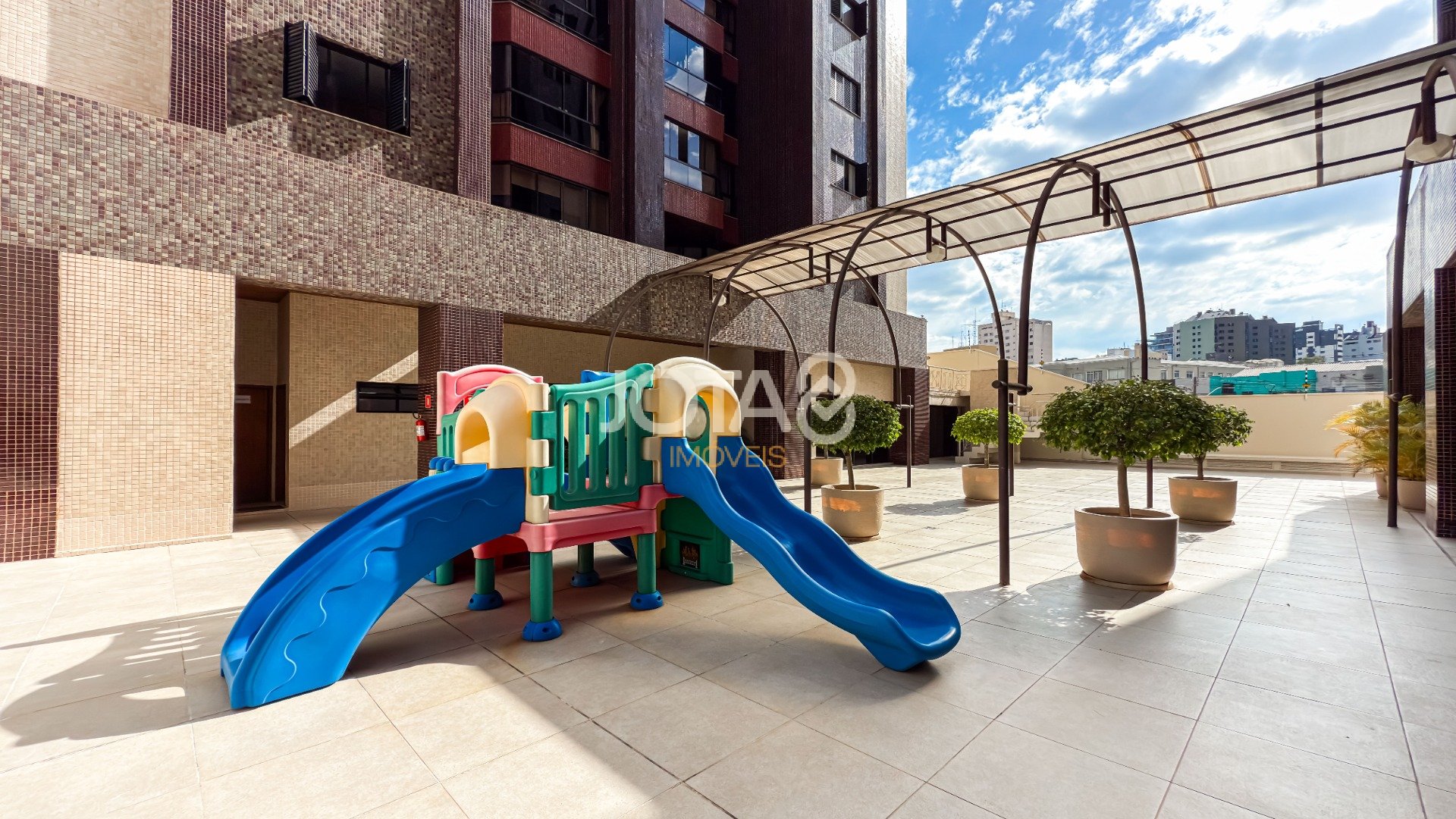 APARTAMENTO DE 70M² COM 2 QUARTOS (1 SUÍTE) NO BATEL